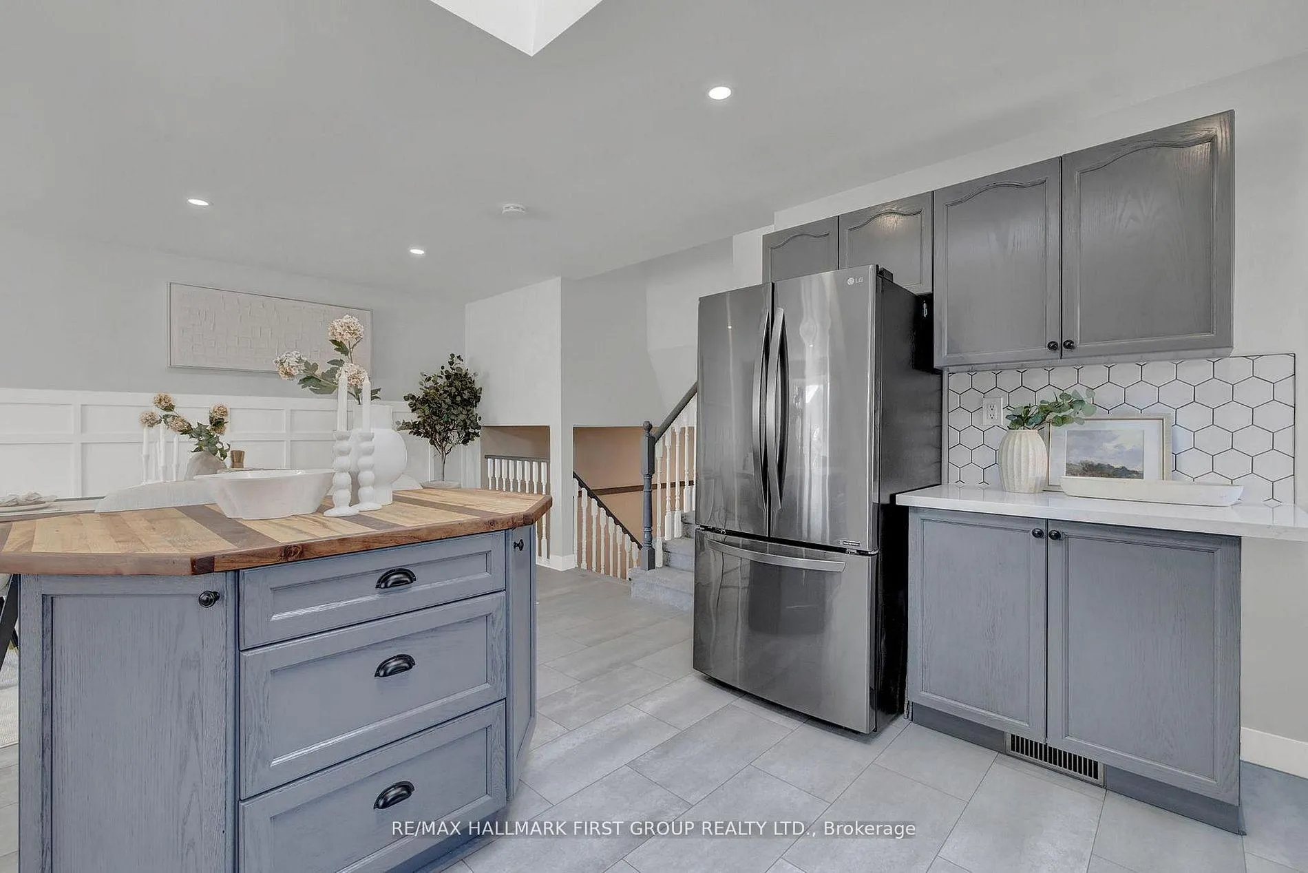 Photo 8 of 159 Sandringham Drive, Clarington, Courtice — HOMEH