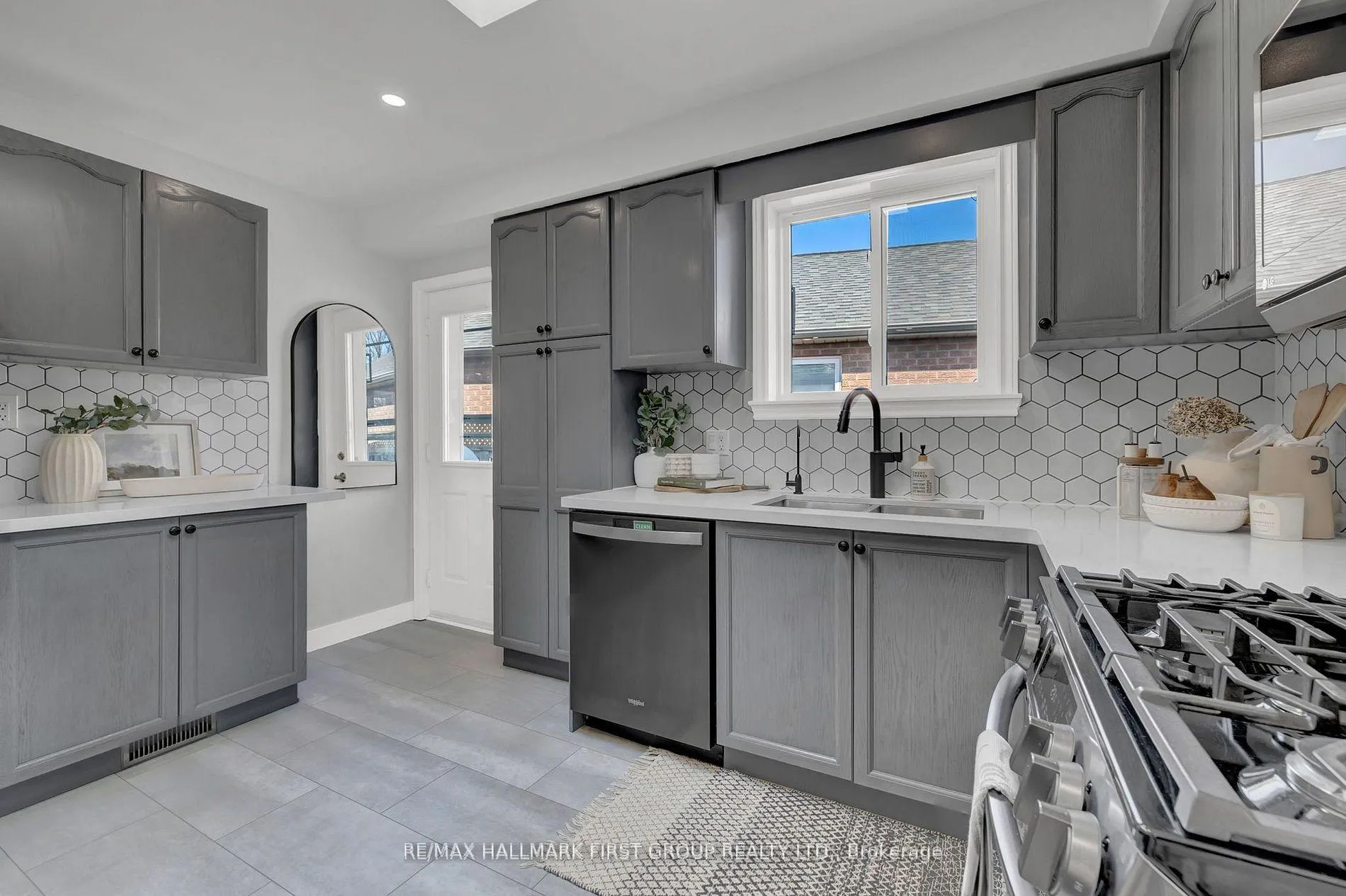 Photo 9 of 159 Sandringham Drive, Clarington, Courtice — HOMEH