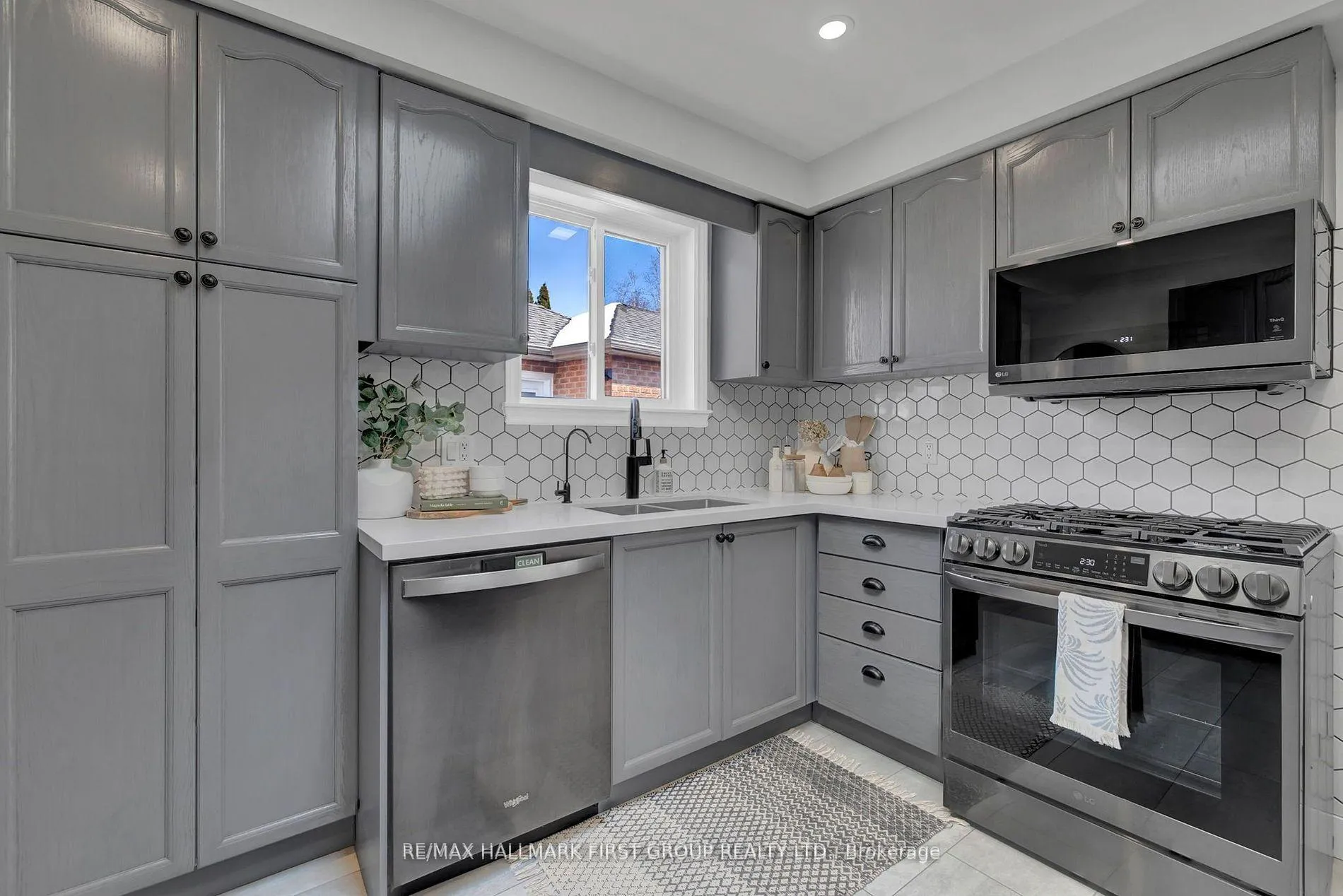 Photo 10 of 159 Sandringham Drive, Clarington, Courtice — HOMEH
