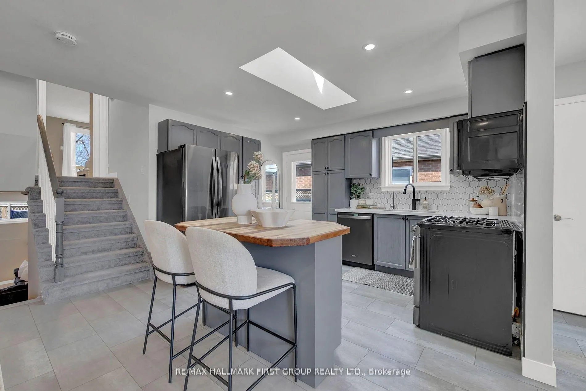 Photo 12 of 159 Sandringham Drive, Clarington, Courtice — HOMEH