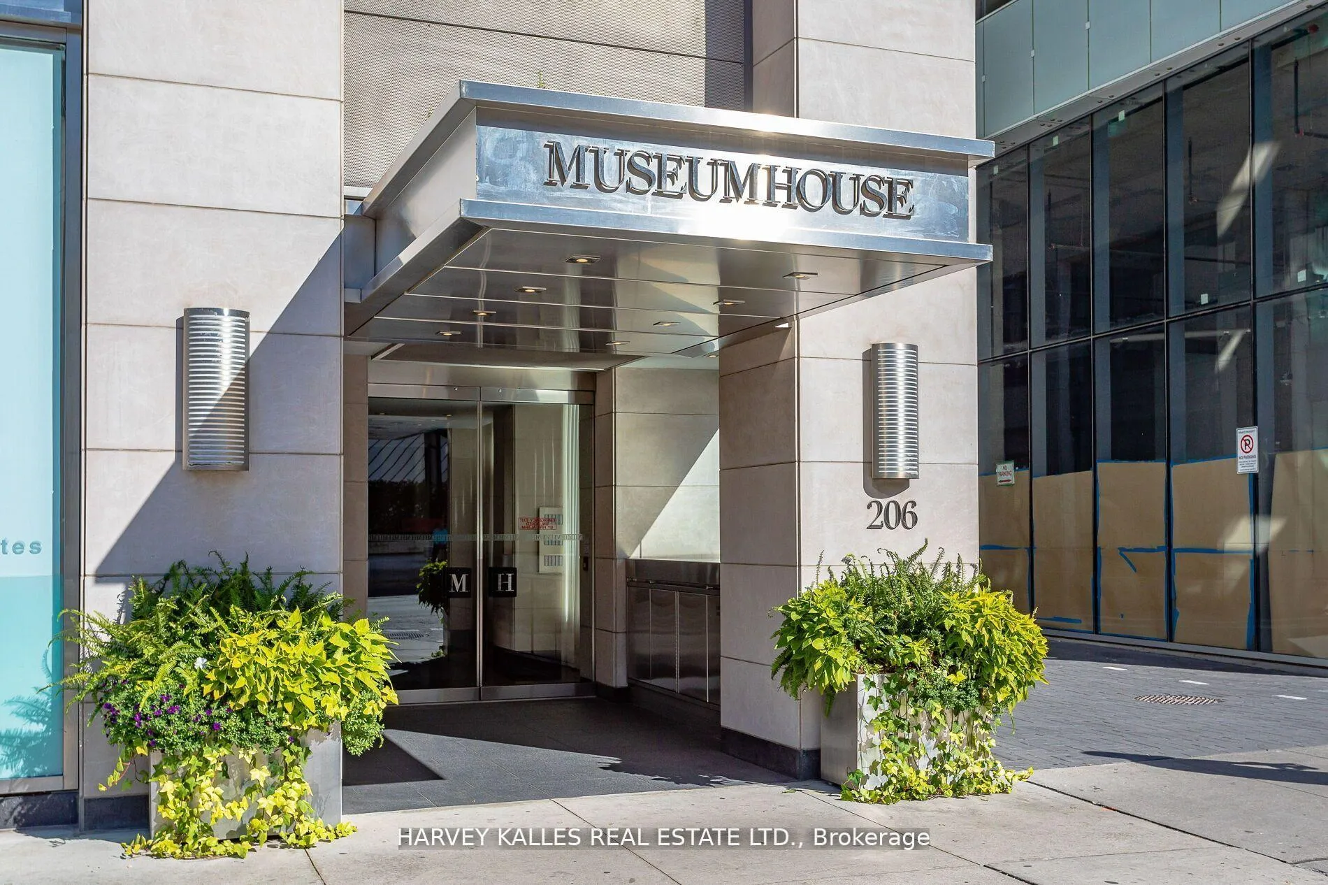 Front of Unit 1202, 206 Bloor Street W