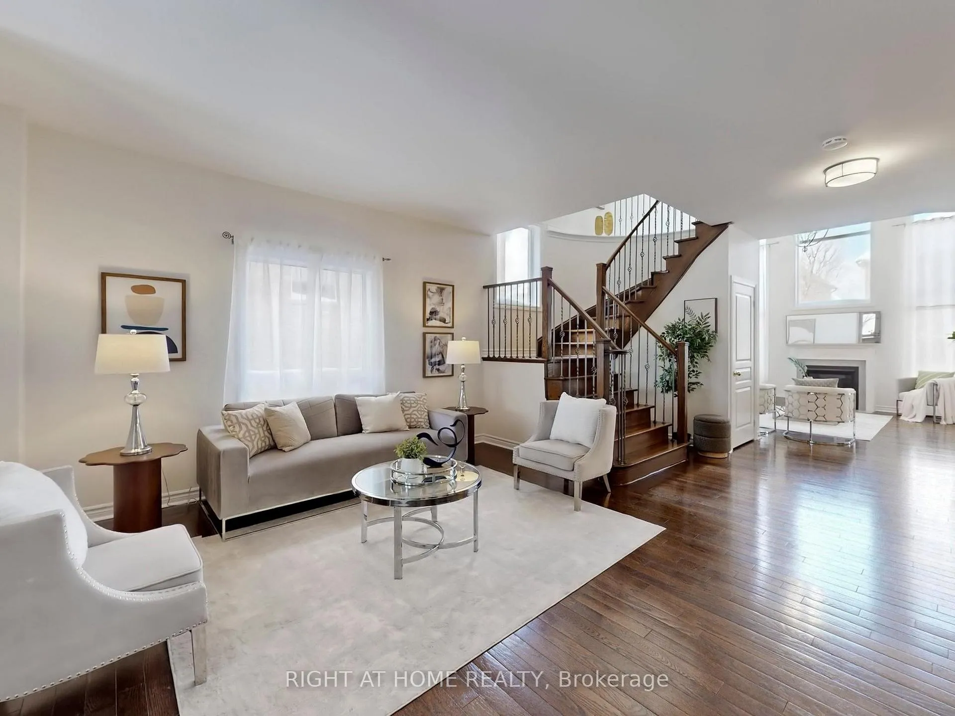 Photo 5 of 20 Charlemagne Avenue, Barrie, Innis-Shore — HOMEH