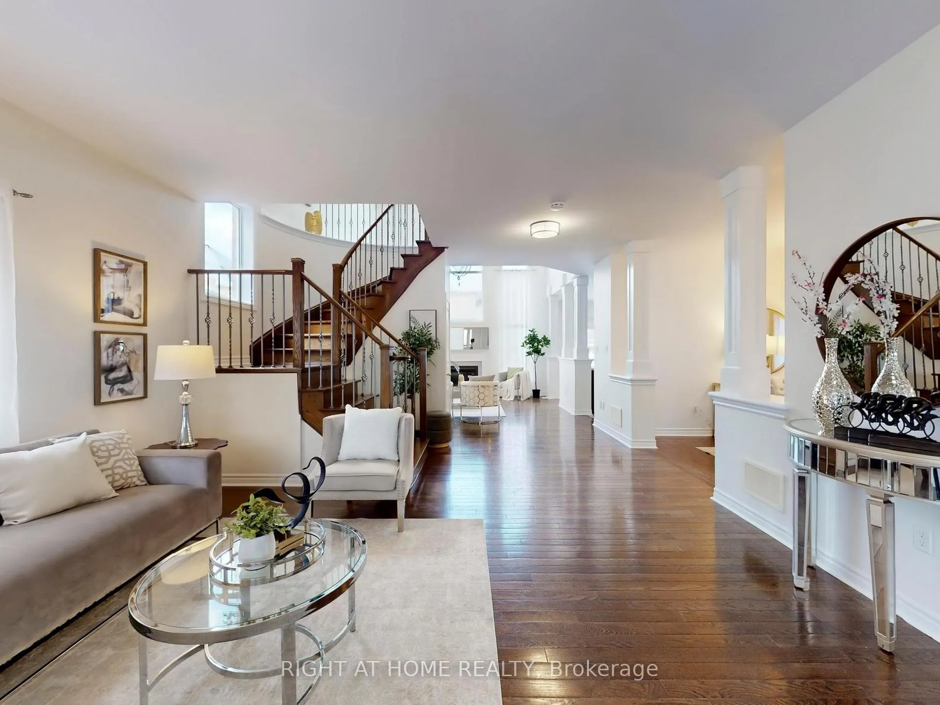 Photo 6 of 20 Charlemagne Avenue, Barrie, Innis-Shore — HOMEH