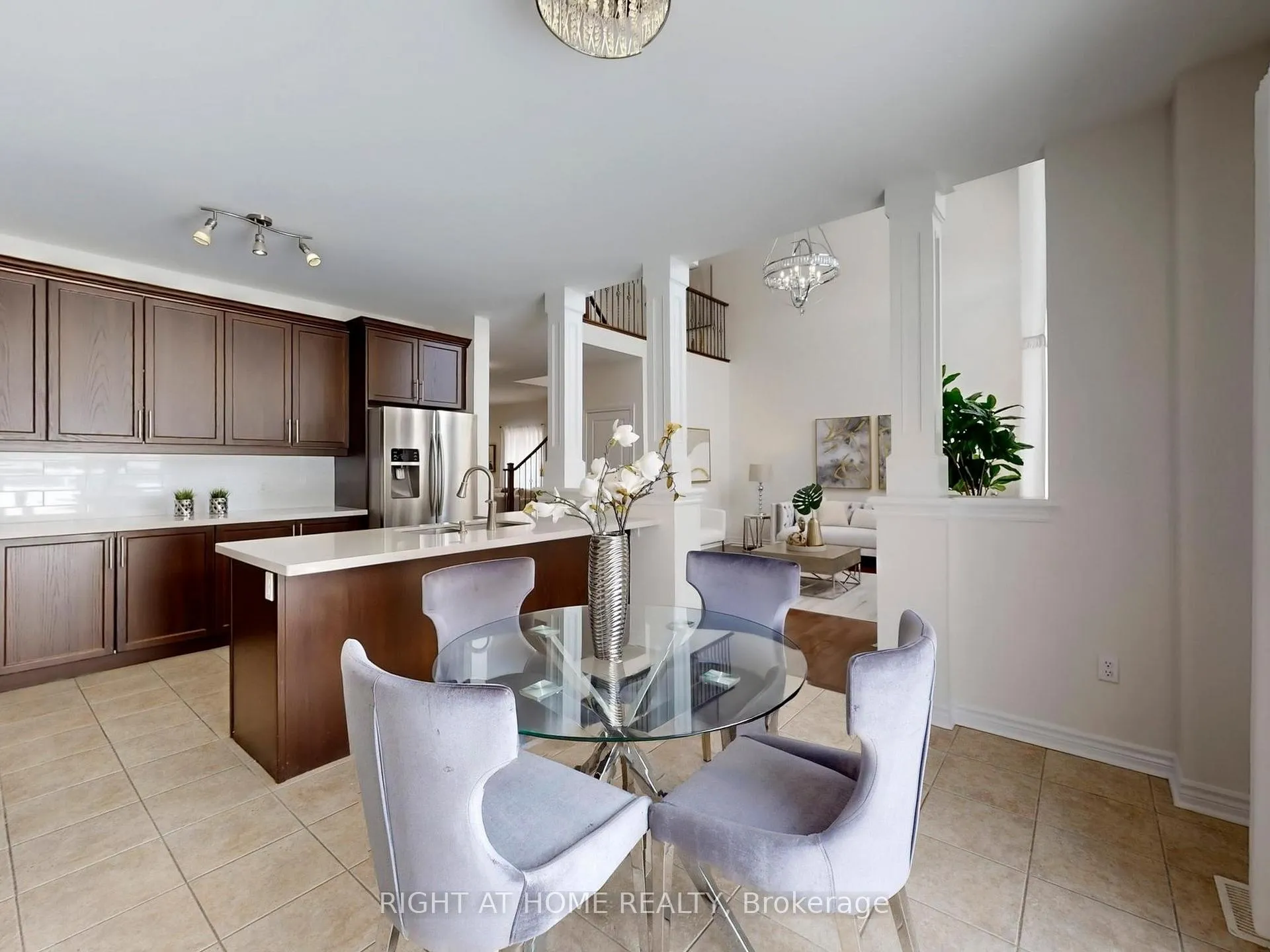 Photo 10 of 20 Charlemagne Avenue, Barrie, Innis-Shore — HOMEH