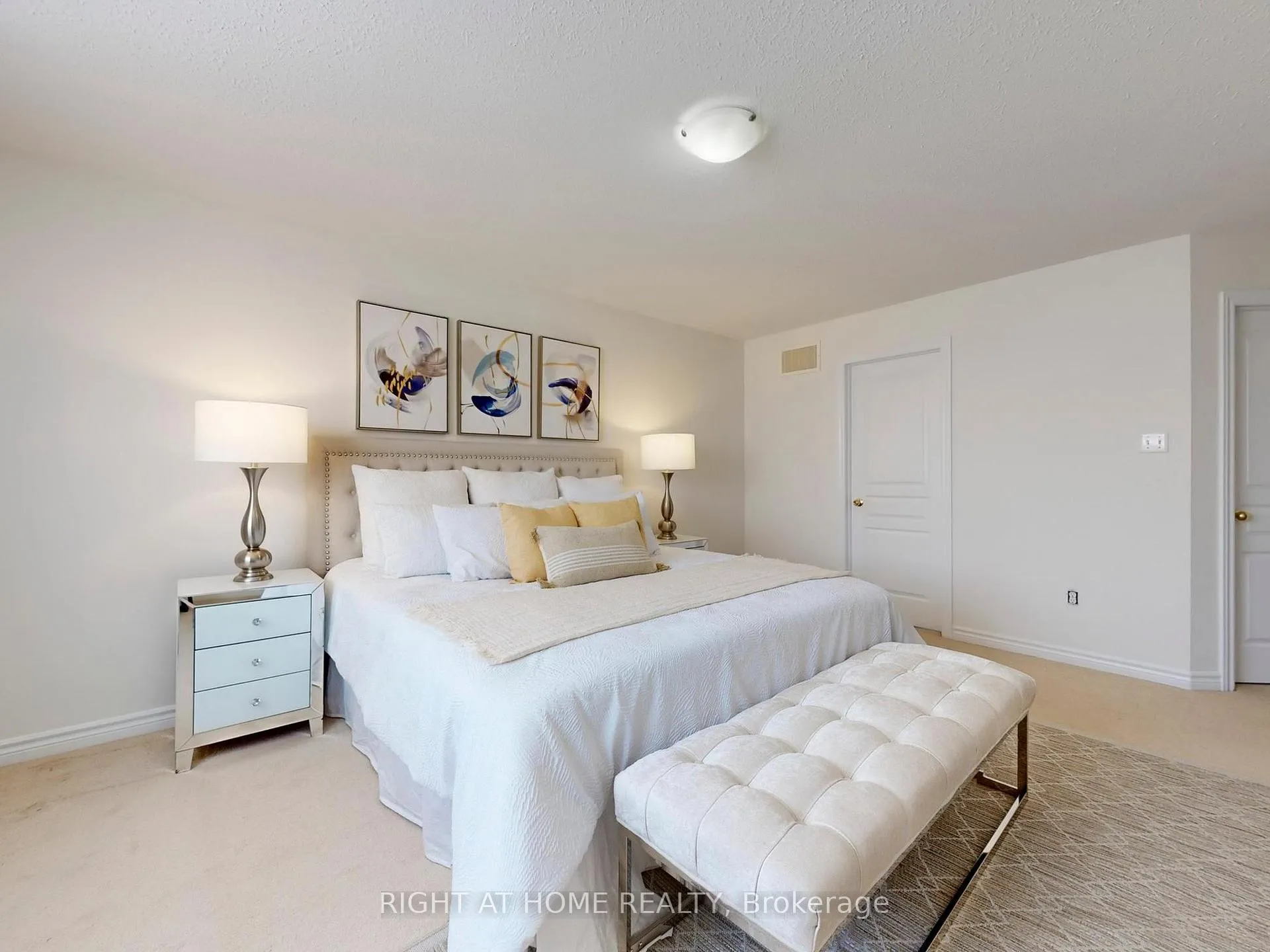 Photo 21 of 20 Charlemagne Avenue, Barrie, Innis-Shore — HOMEH