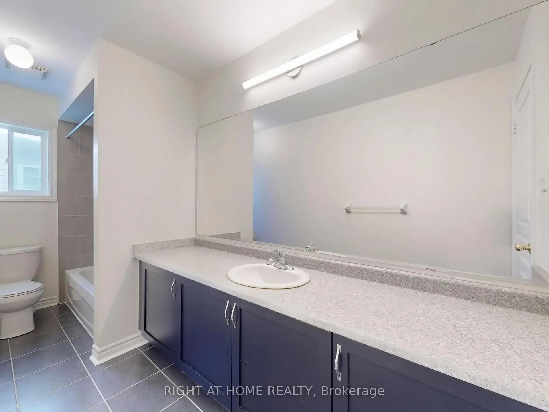 Photo 32 of 20 Charlemagne Avenue, Barrie, Innis-Shore — HOMEH