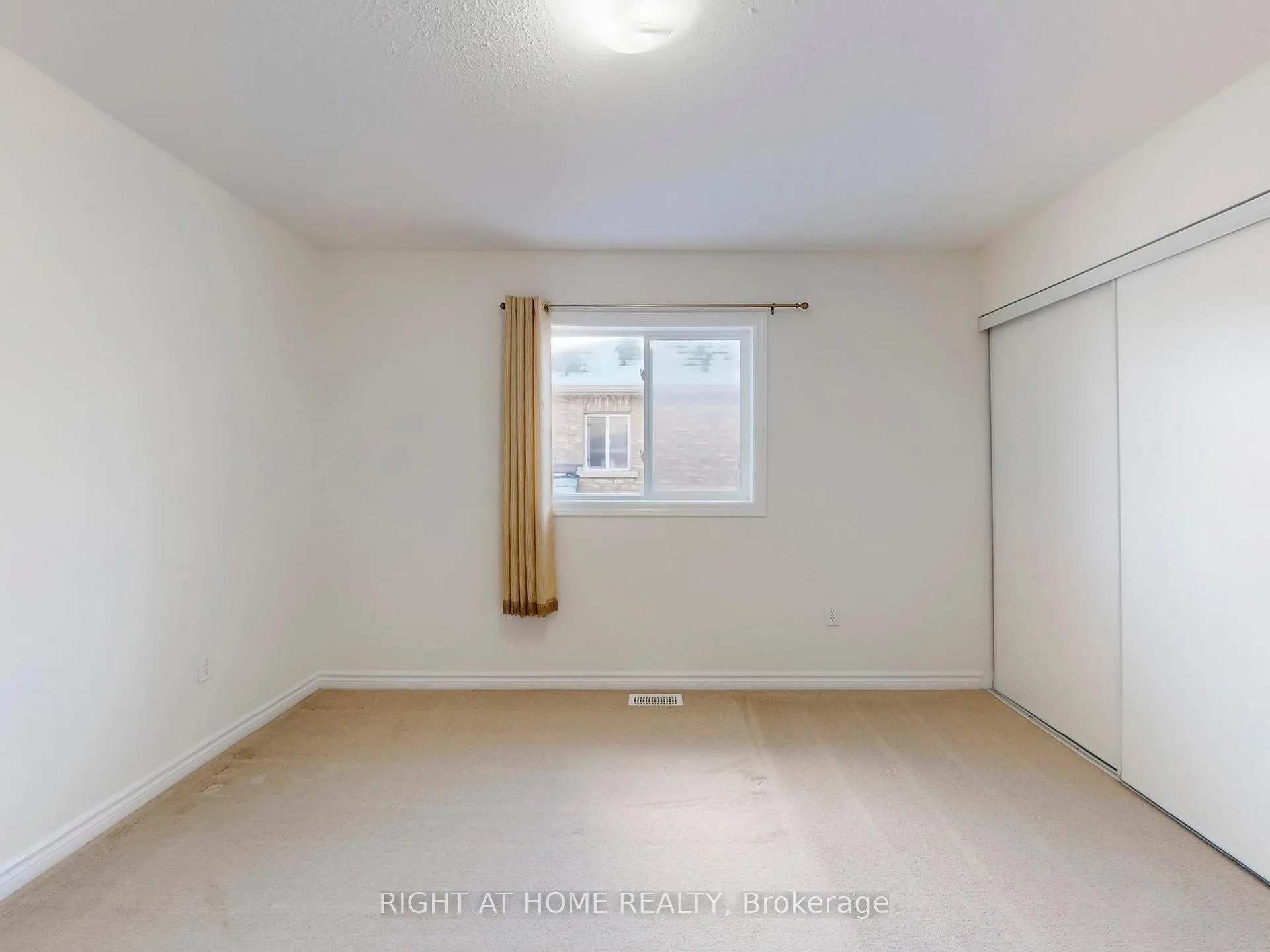 Photo 34 of 20 Charlemagne Avenue, Barrie, Innis-Shore — HOMEH