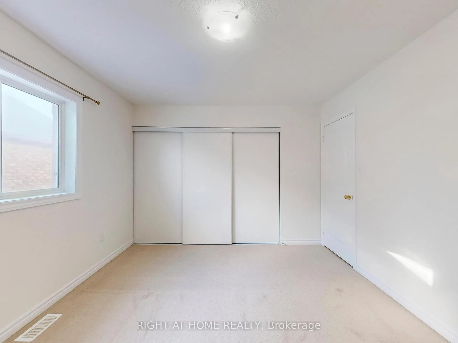 Photo 35 of 20 Charlemagne Avenue, Barrie, Innis-Shore — HOMEH