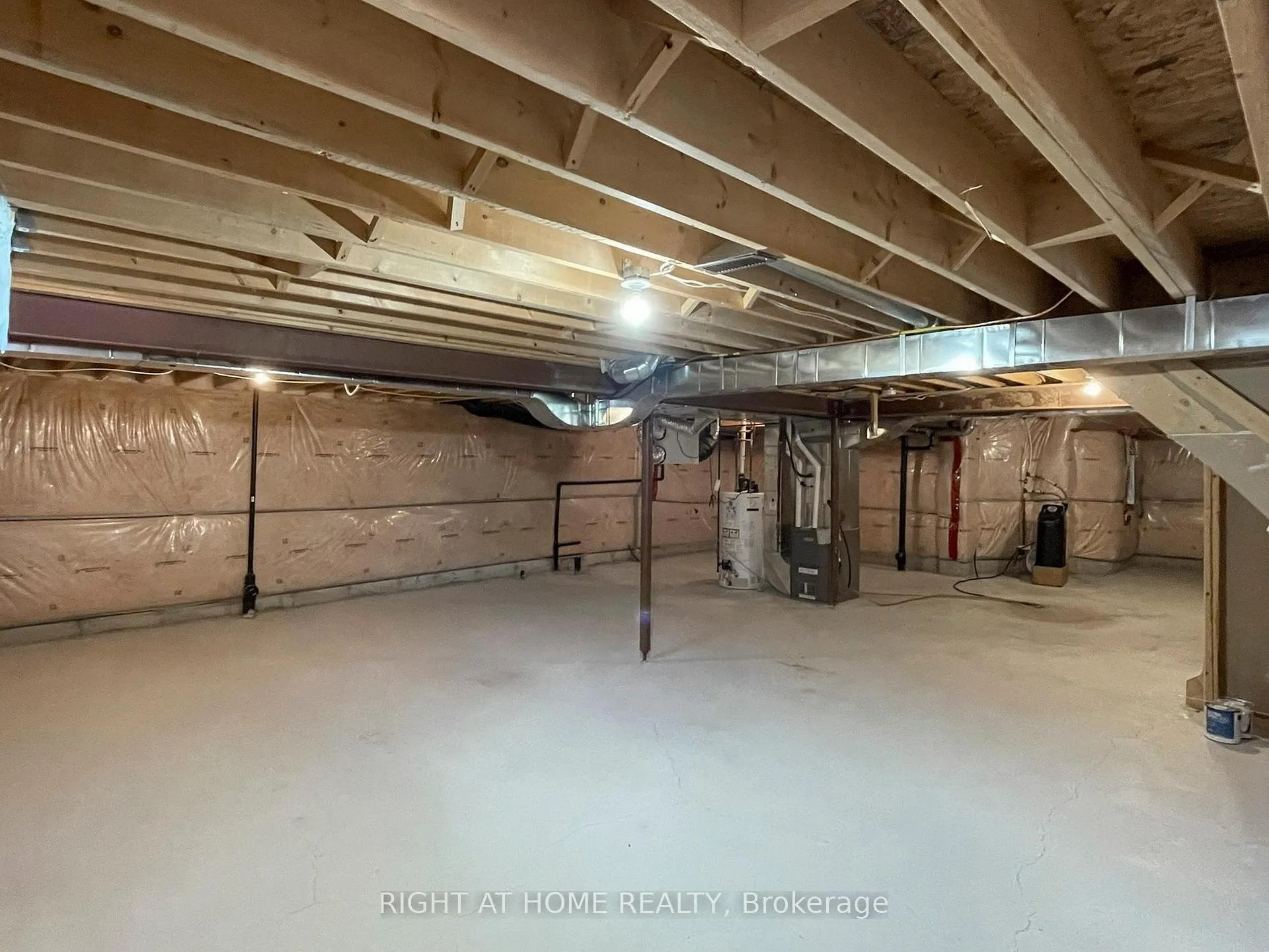 Photo 38 of 20 Charlemagne Avenue, Barrie, Innis-Shore — HOMEH
