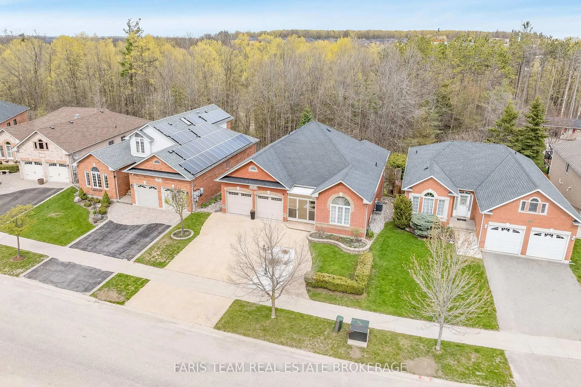 Photo 2 of 56 Edwards Drive, Barrie, Bayshore — HOMEH