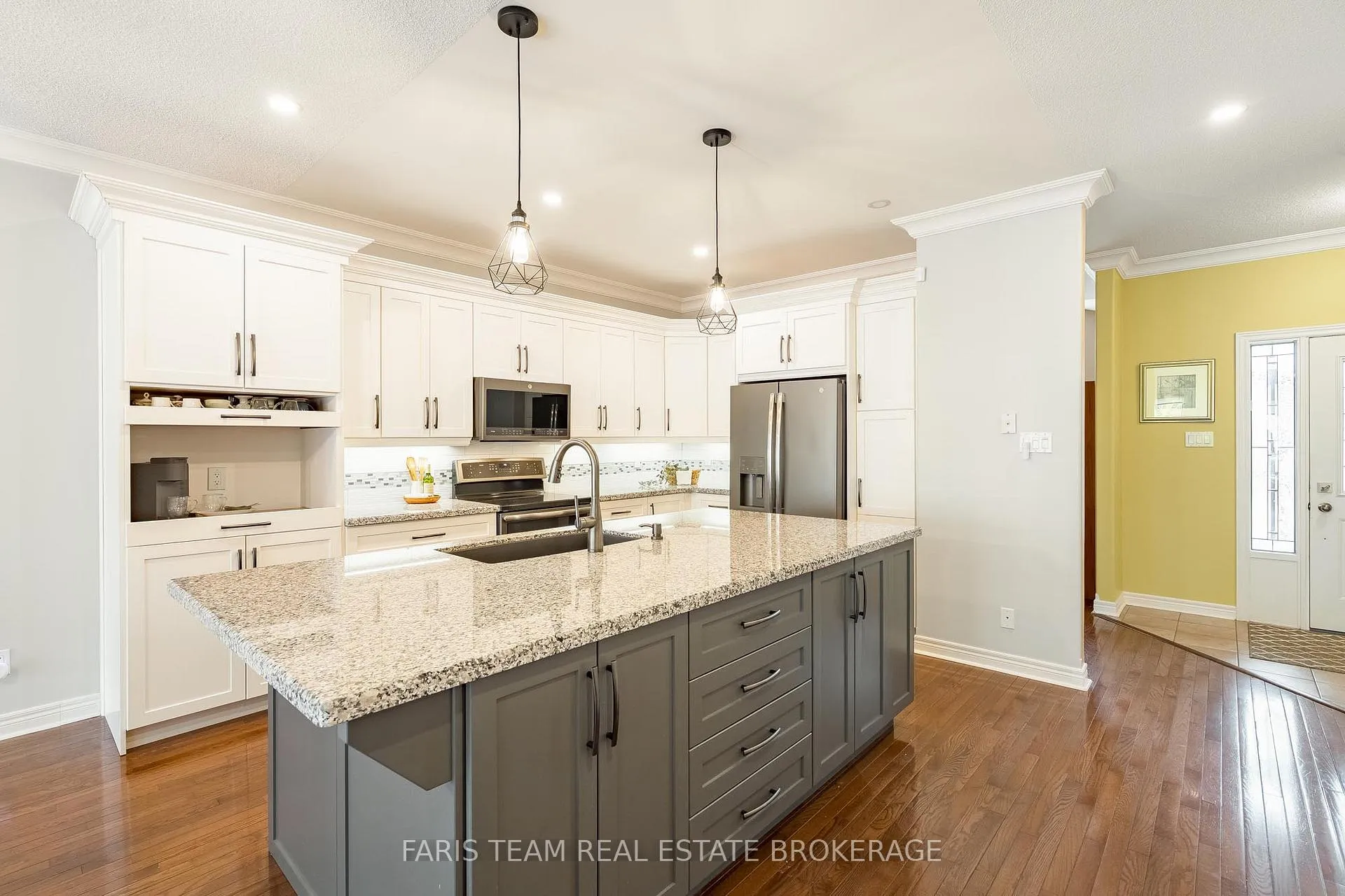 Photo 6 of 56 Edwards Drive, Barrie, Bayshore — HOMEH