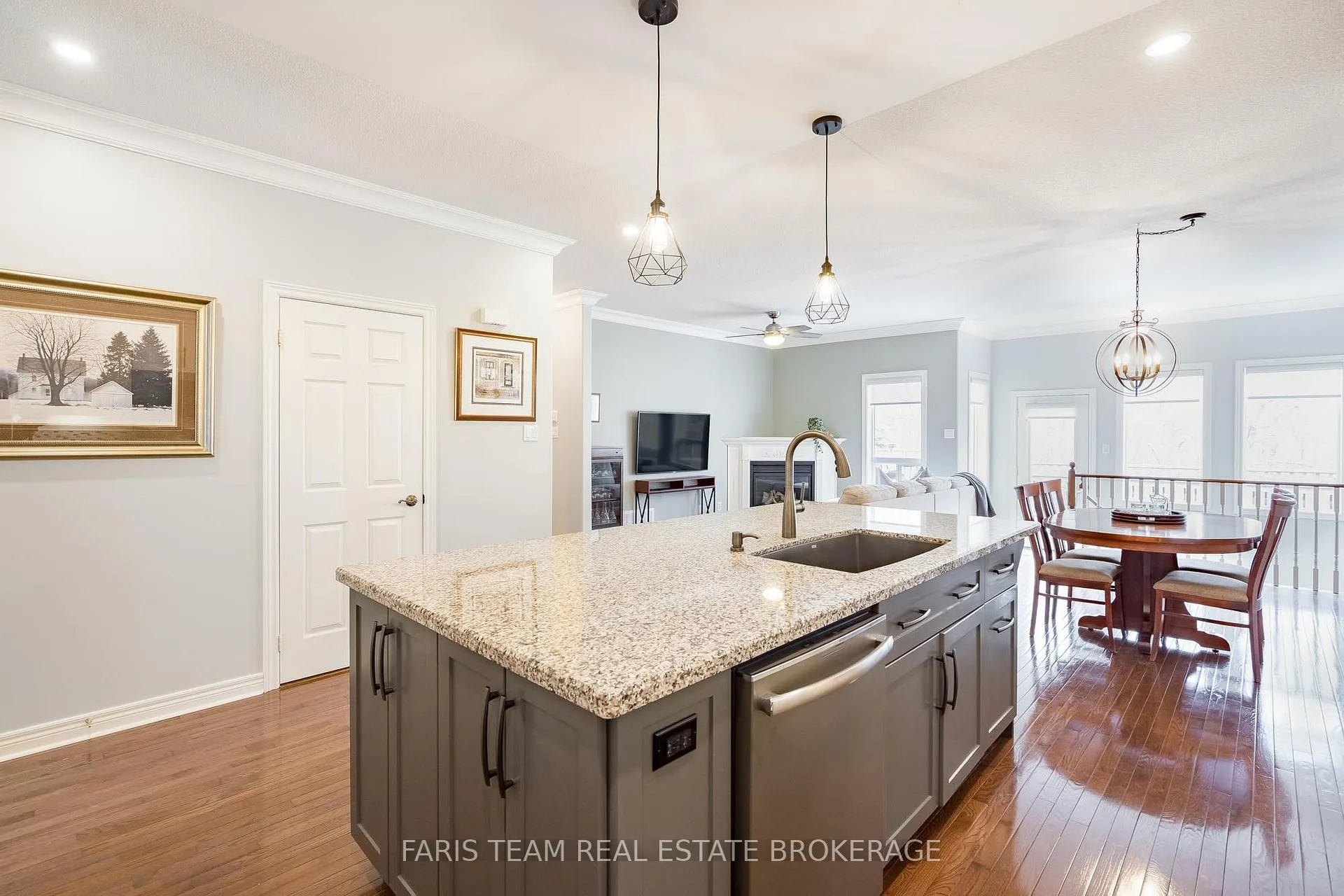 Photo 9 of 56 Edwards Drive, Barrie, Bayshore — HOMEH