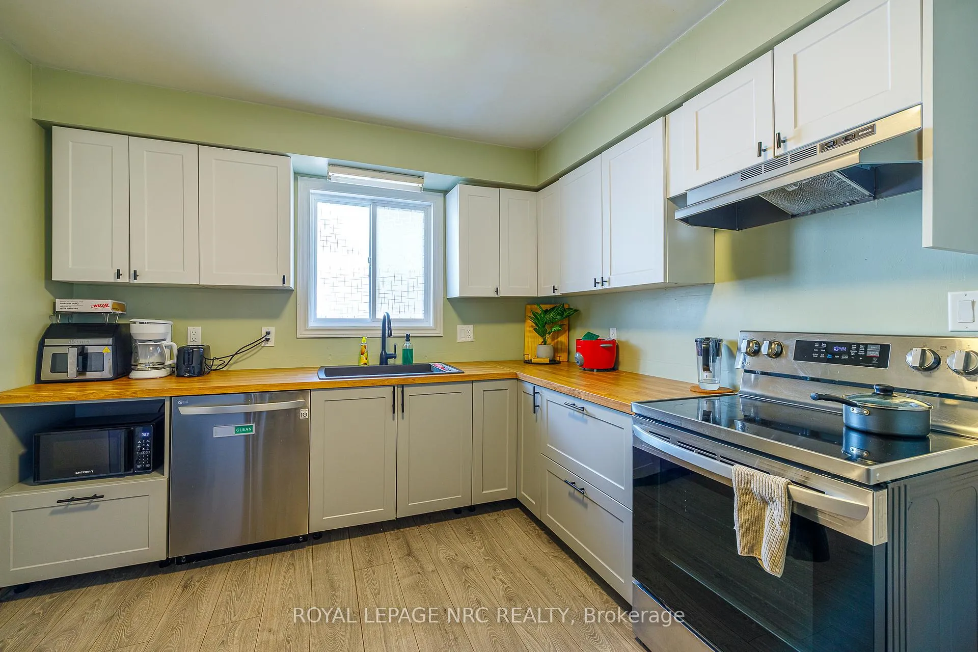 Photo 17 of 5880 Crimson Drive, Niagara Falls, Oldfield — HOMEH