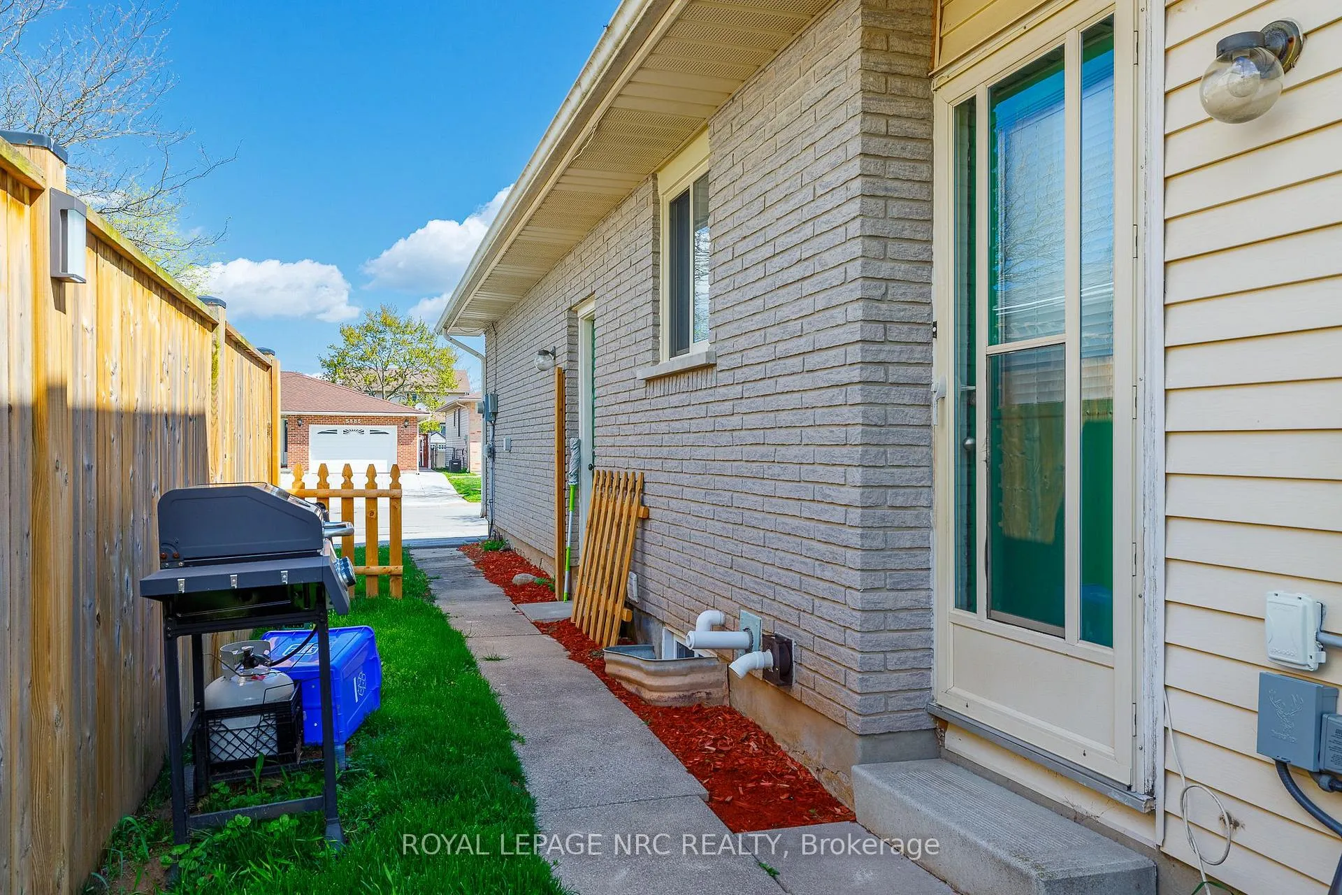 Photo 28 of 5880 Crimson Drive, Niagara Falls, Oldfield — HOMEH