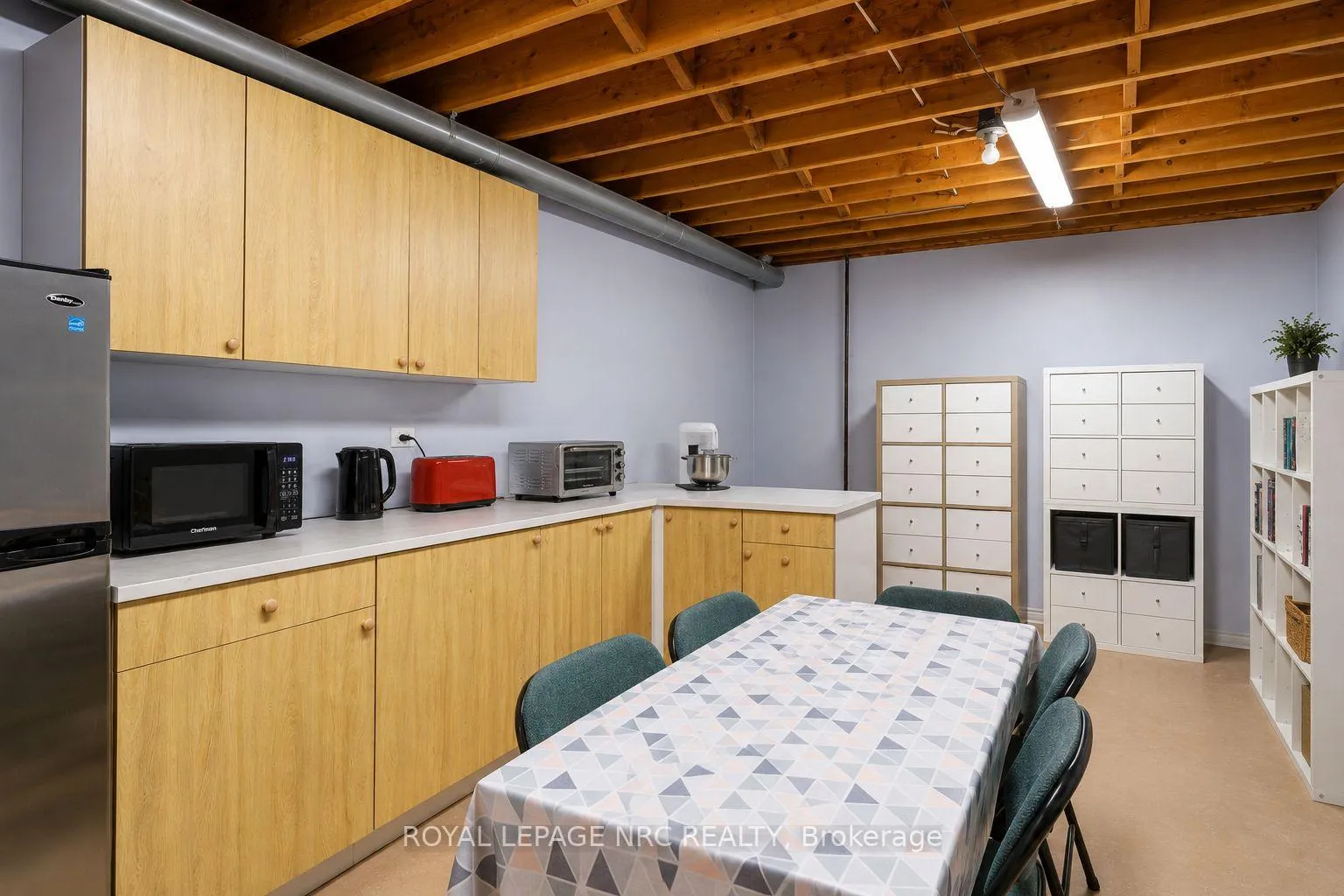 Photo 36 of 5880 Crimson Drive, Niagara Falls, Oldfield — HOMEH