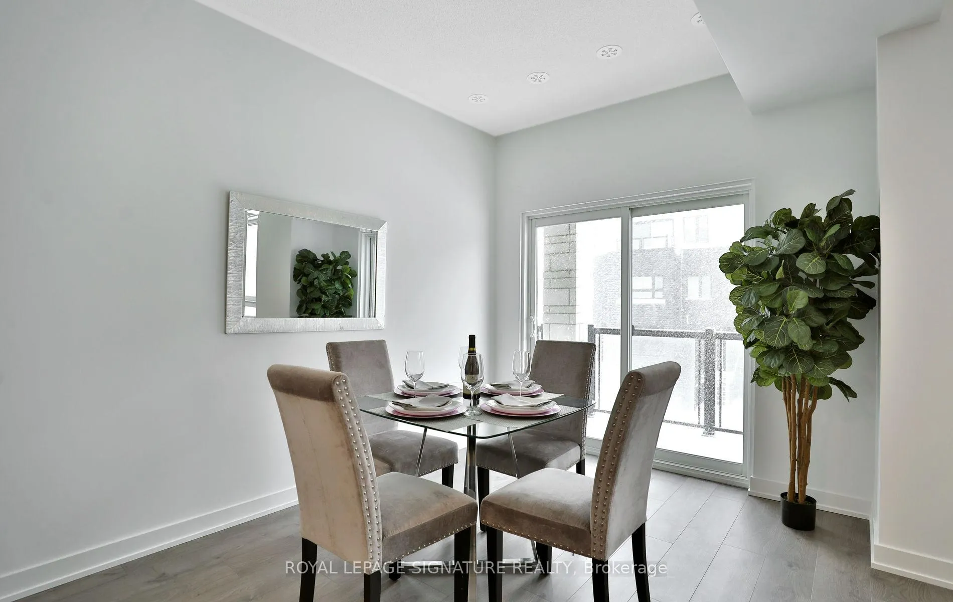 Photo 3 of Unit 3, 1121 Cooke Boulevard, Burlington, LaSalle — HOMEH