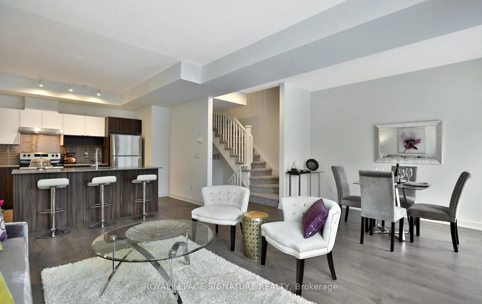 Photo 6 of Unit 3, 1121 Cooke Boulevard, Burlington, LaSalle — HOMEH