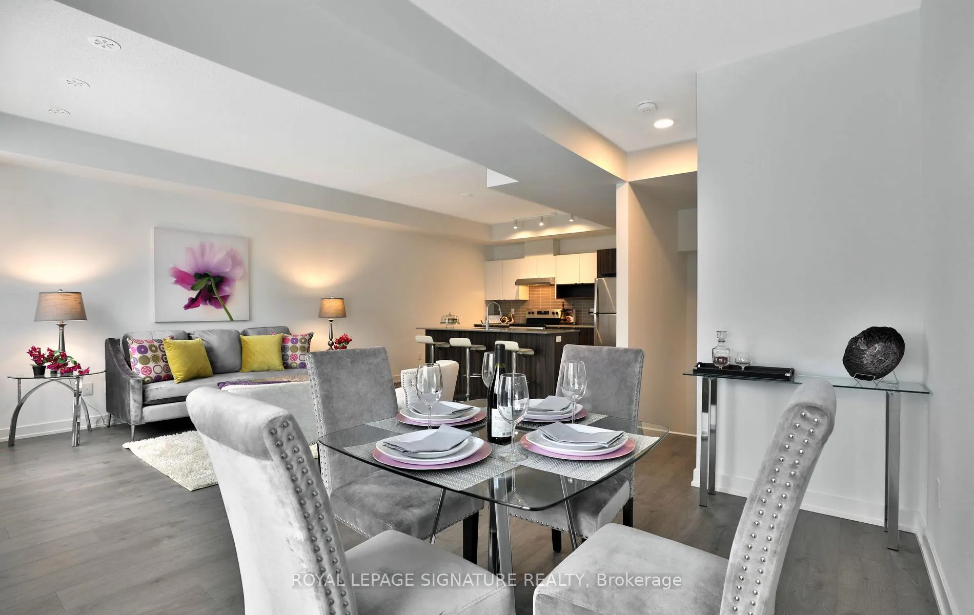 Photo 8 of Unit 3, 1121 Cooke Boulevard, Burlington, LaSalle — HOMEH
