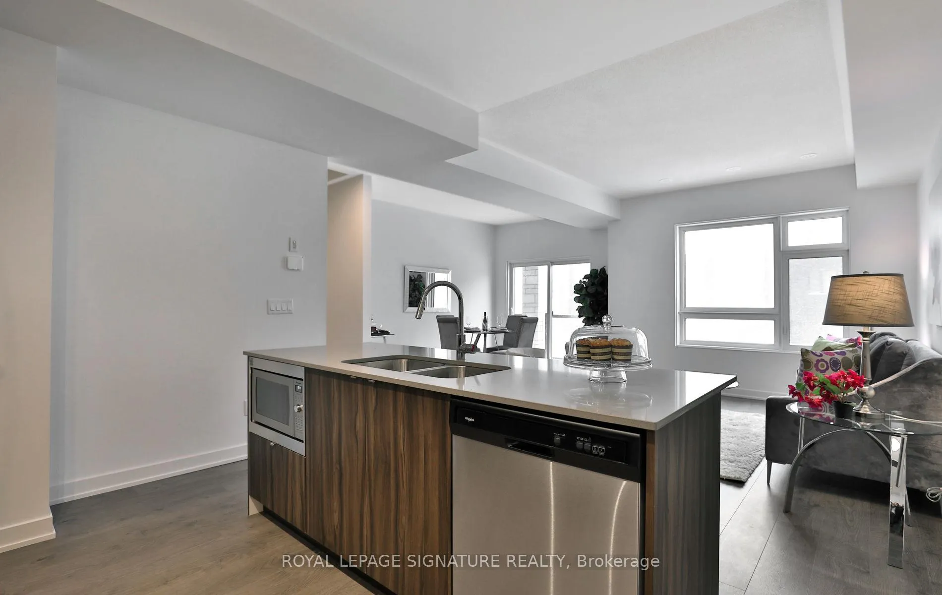 Photo 10 of Unit 3, 1121 Cooke Boulevard, Burlington, LaSalle — HOMEH