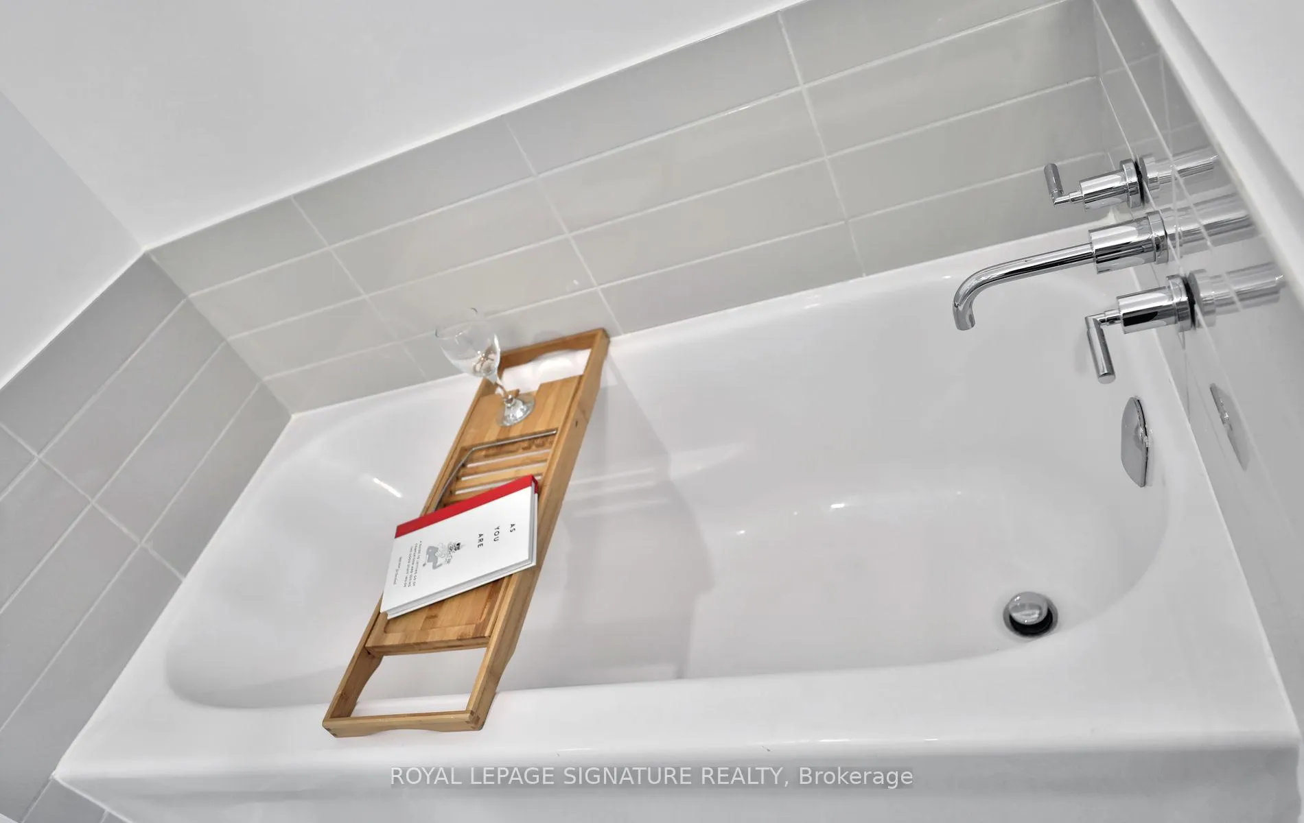 Photo 14 of Unit 3, 1121 Cooke Boulevard, Burlington, LaSalle — HOMEH