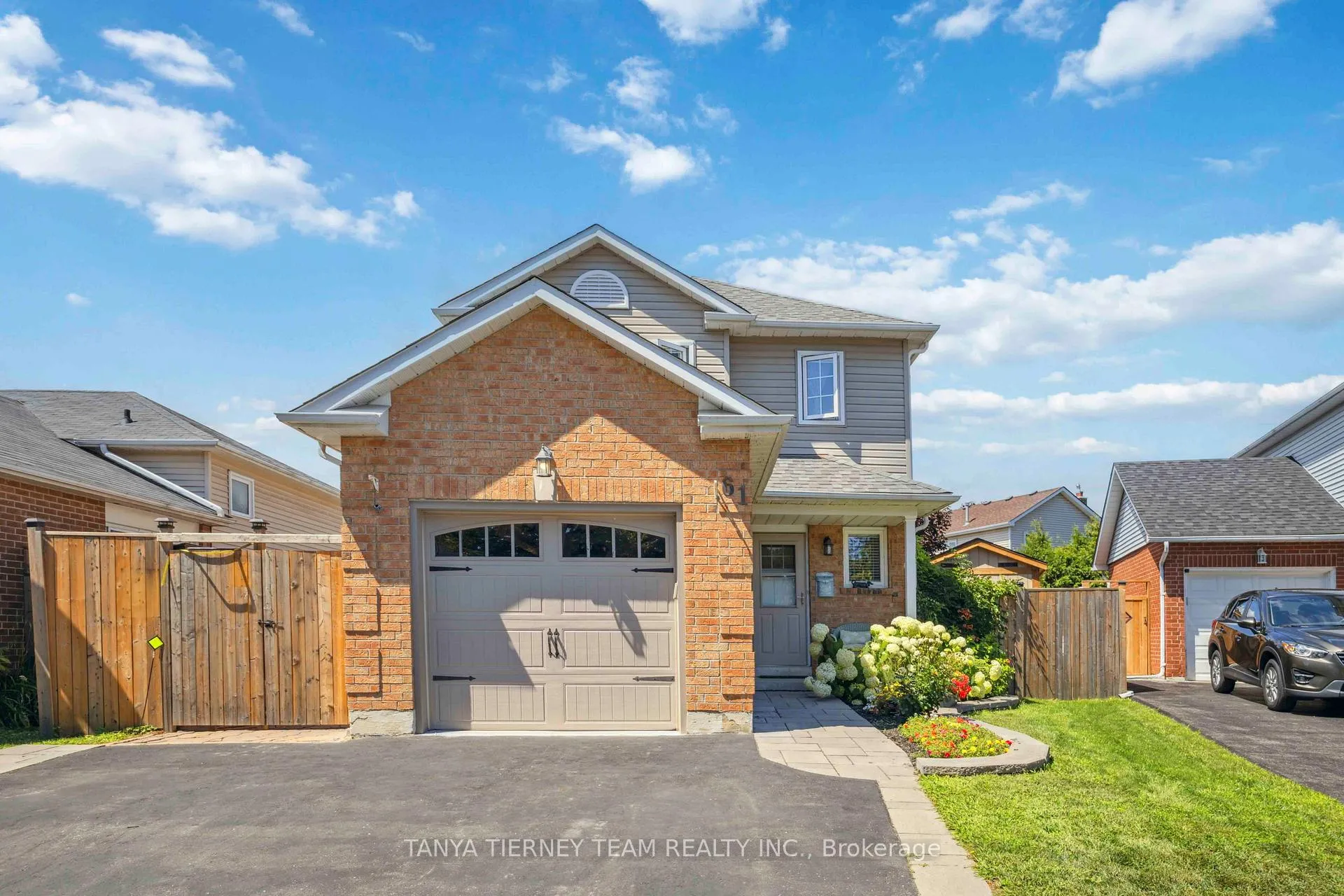Photo 2 of 61 Abbeywood Crescent, Clarington, Courtice — HOMEH