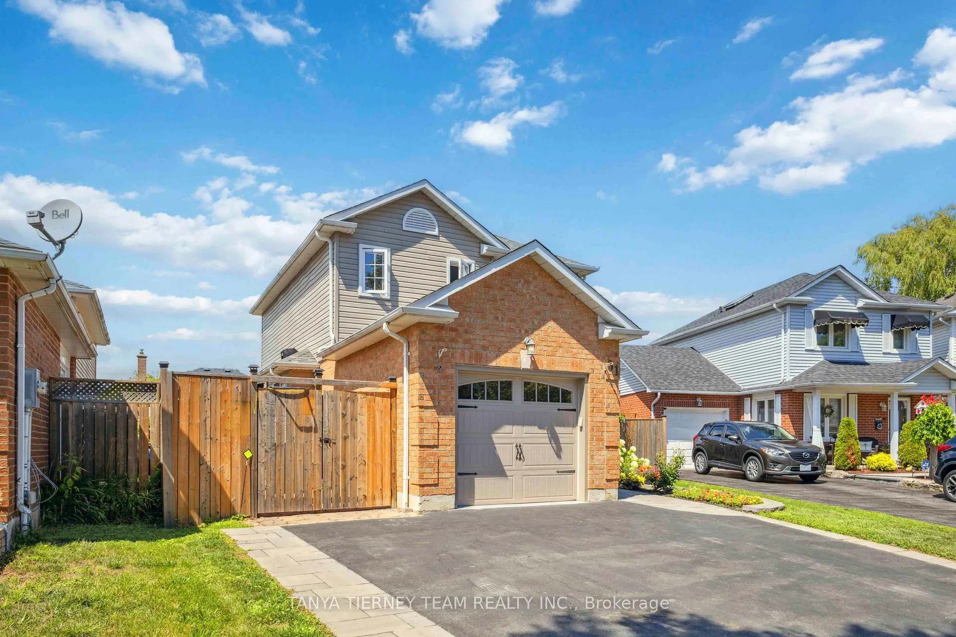 Photo 3 of 61 Abbeywood Crescent, Clarington, Courtice — HOMEH