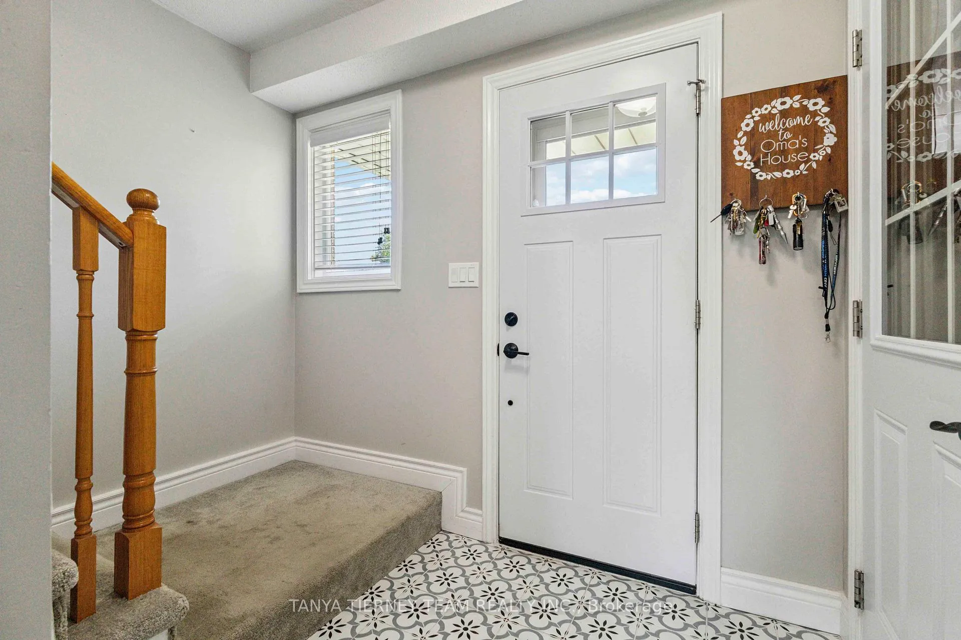 Photo 5 of 61 Abbeywood Crescent, Clarington, Courtice — HOMEH