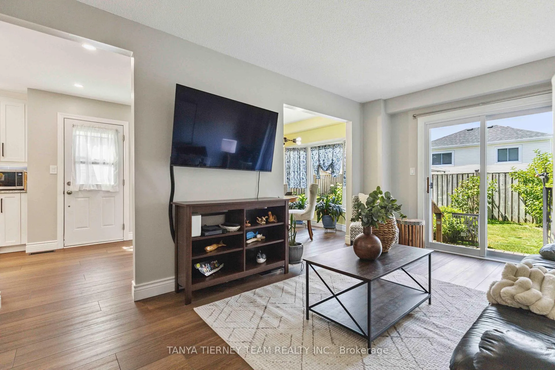 Photo 8 of 61 Abbeywood Crescent, Clarington, Courtice — HOMEH
