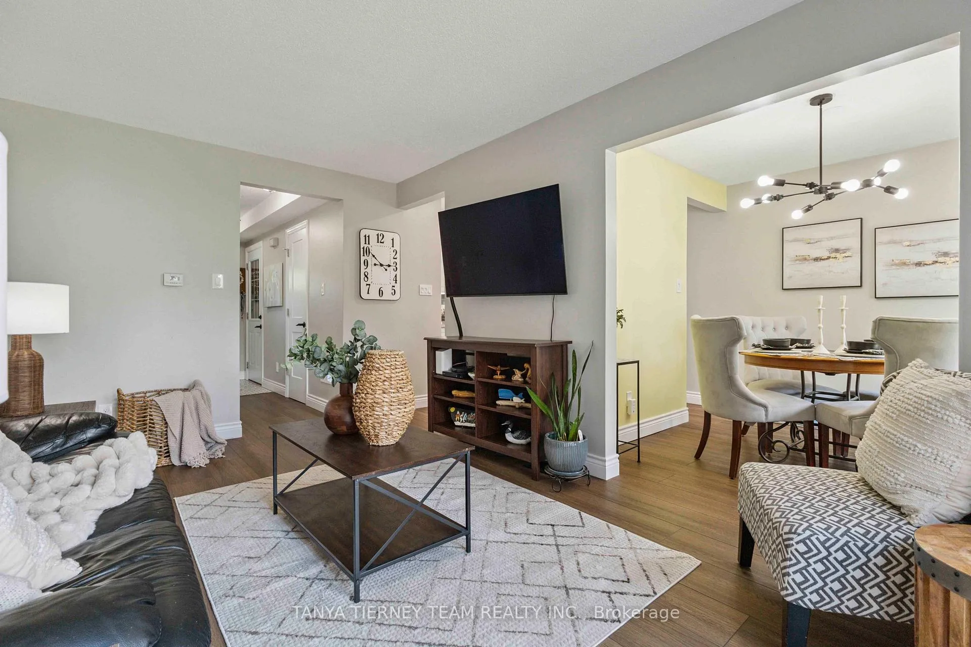 Photo 9 of 61 Abbeywood Crescent, Clarington, Courtice — HOMEH
