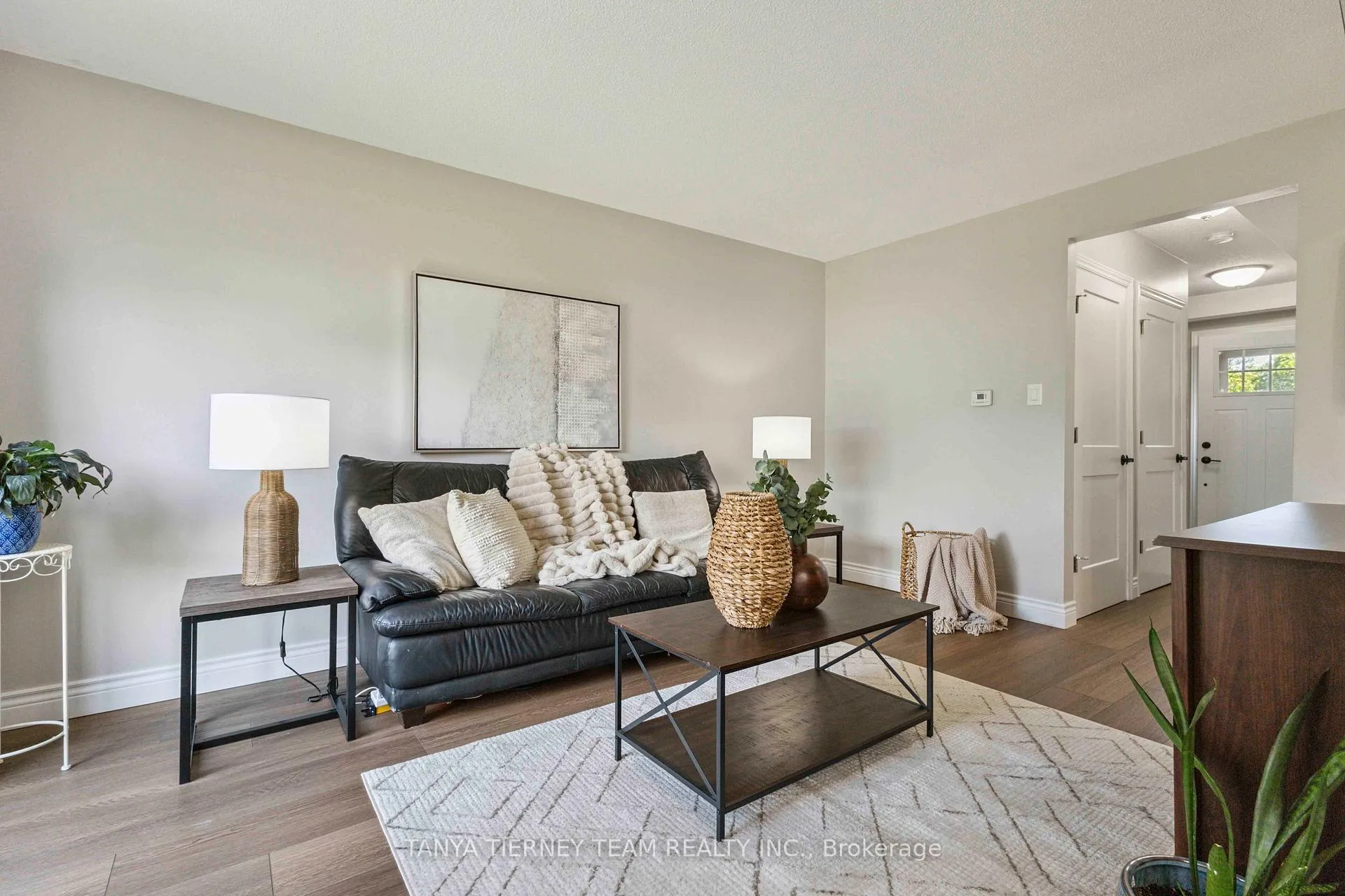 Photo 11 of 61 Abbeywood Crescent, Clarington, Courtice — HOMEH