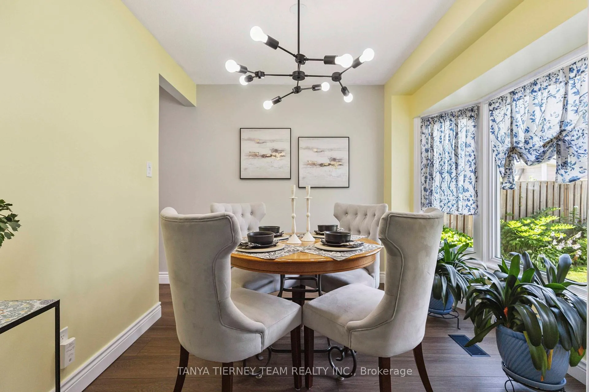 Photo 12 of 61 Abbeywood Crescent, Clarington, Courtice — HOMEH