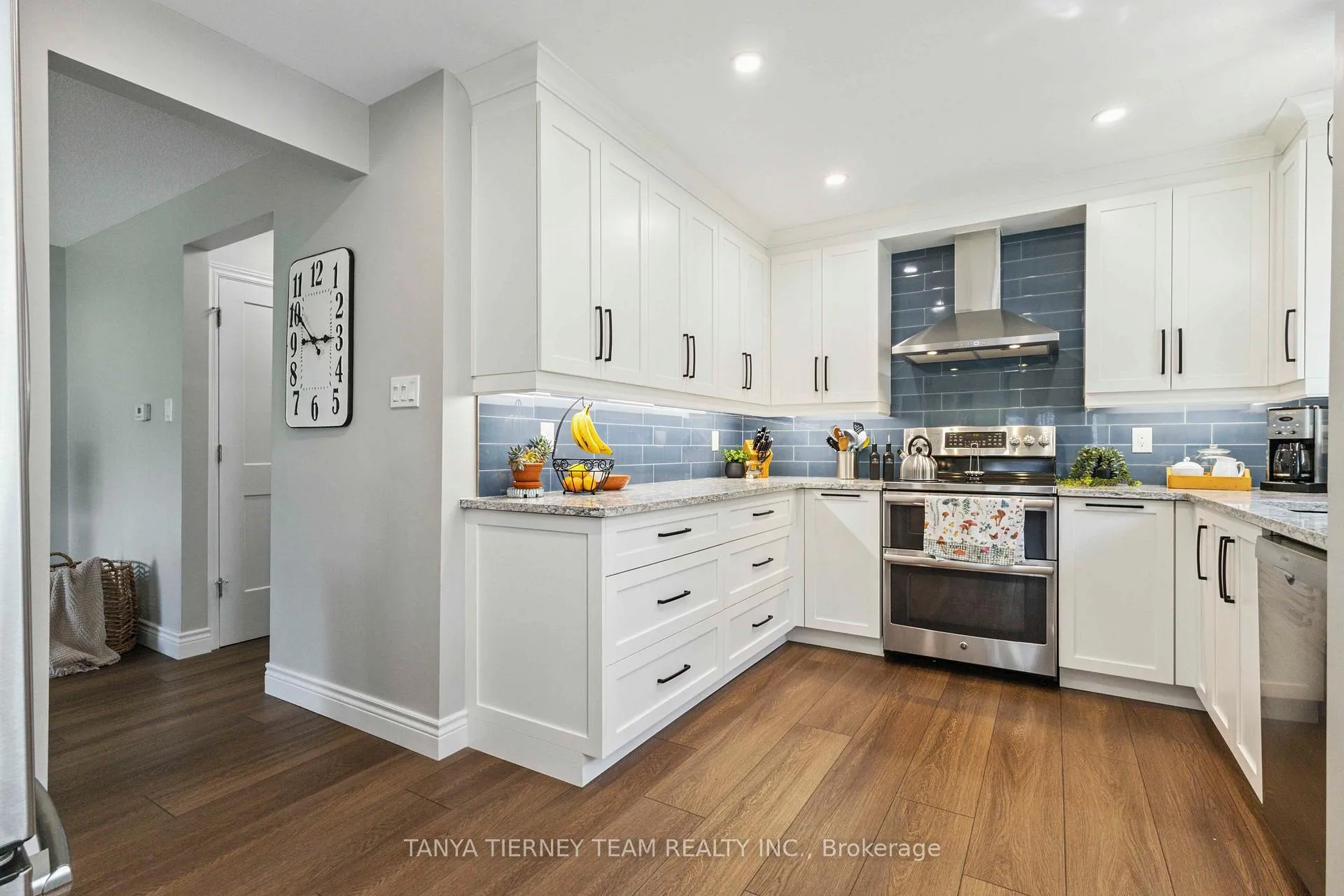 Photo 16 of 61 Abbeywood Crescent, Clarington, Courtice — HOMEH