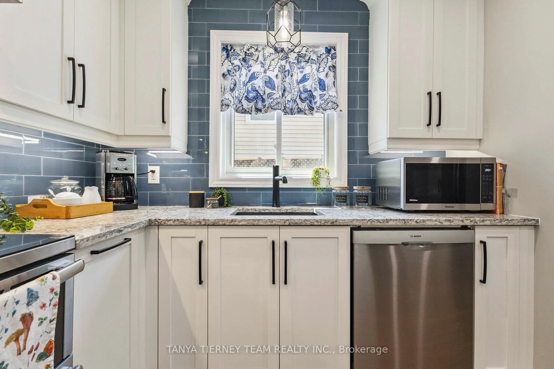 Photo 20 of 61 Abbeywood Crescent, Clarington, Courtice — HOMEH