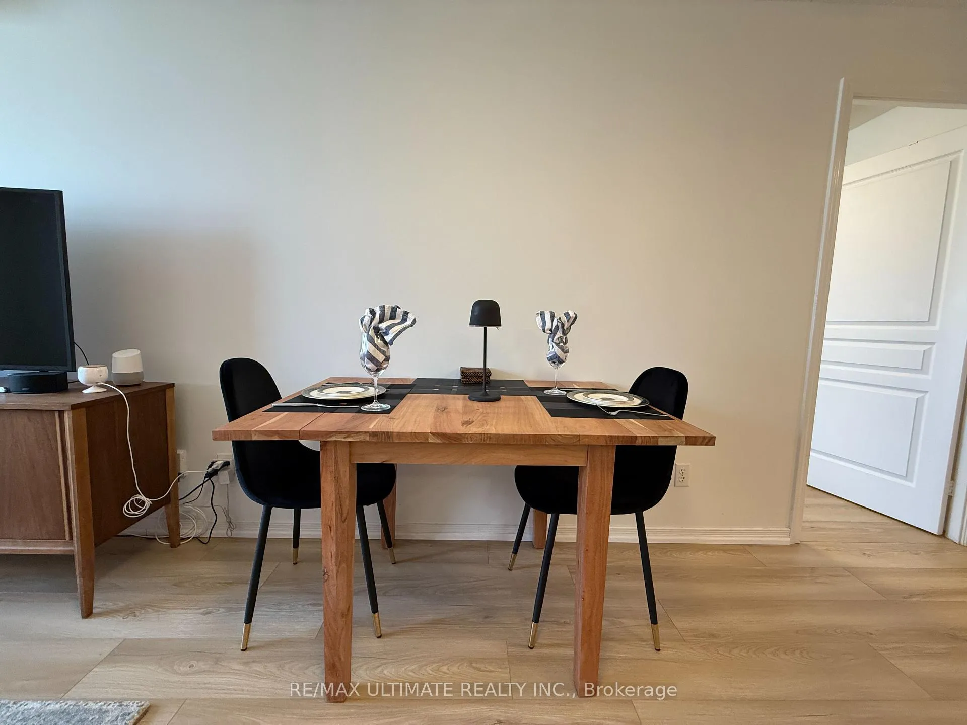 Photo 8 of Unit 312, 1765 Queen Street E, Toronto, The Beaches — HOMEH