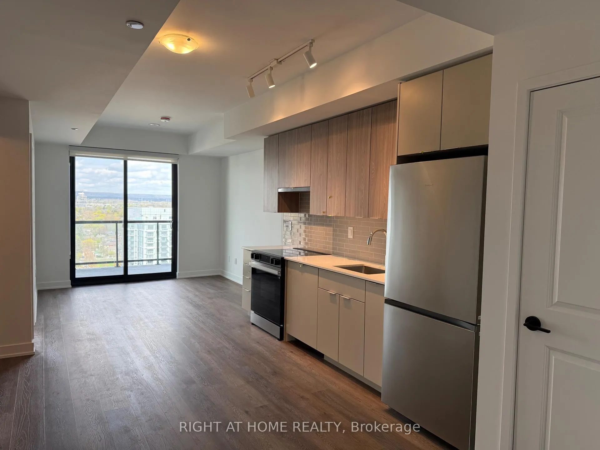 Photo 7 of Unit 1710, 2075 Lakeshore Road, Burlington, Brant — HOMEH