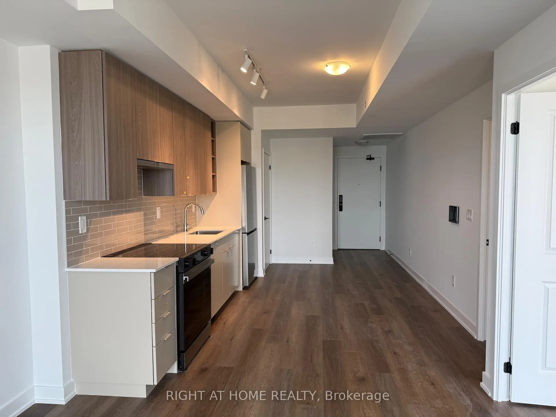Photo 9 of Unit 1710, 2075 Lakeshore Road, Burlington, Brant — HOMEH