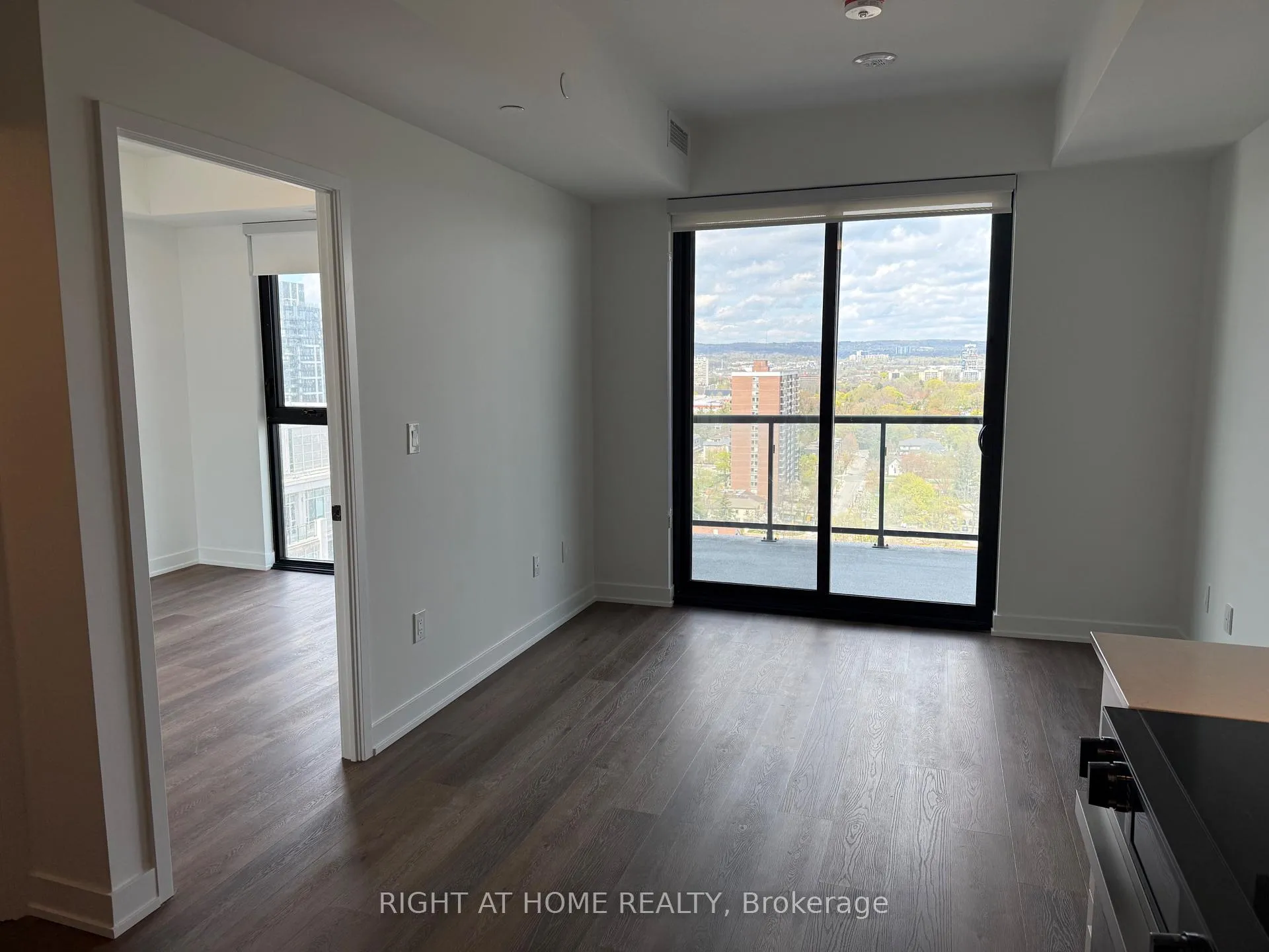 Photo 10 of Unit 1710, 2075 Lakeshore Road, Burlington, Brant — HOMEH
