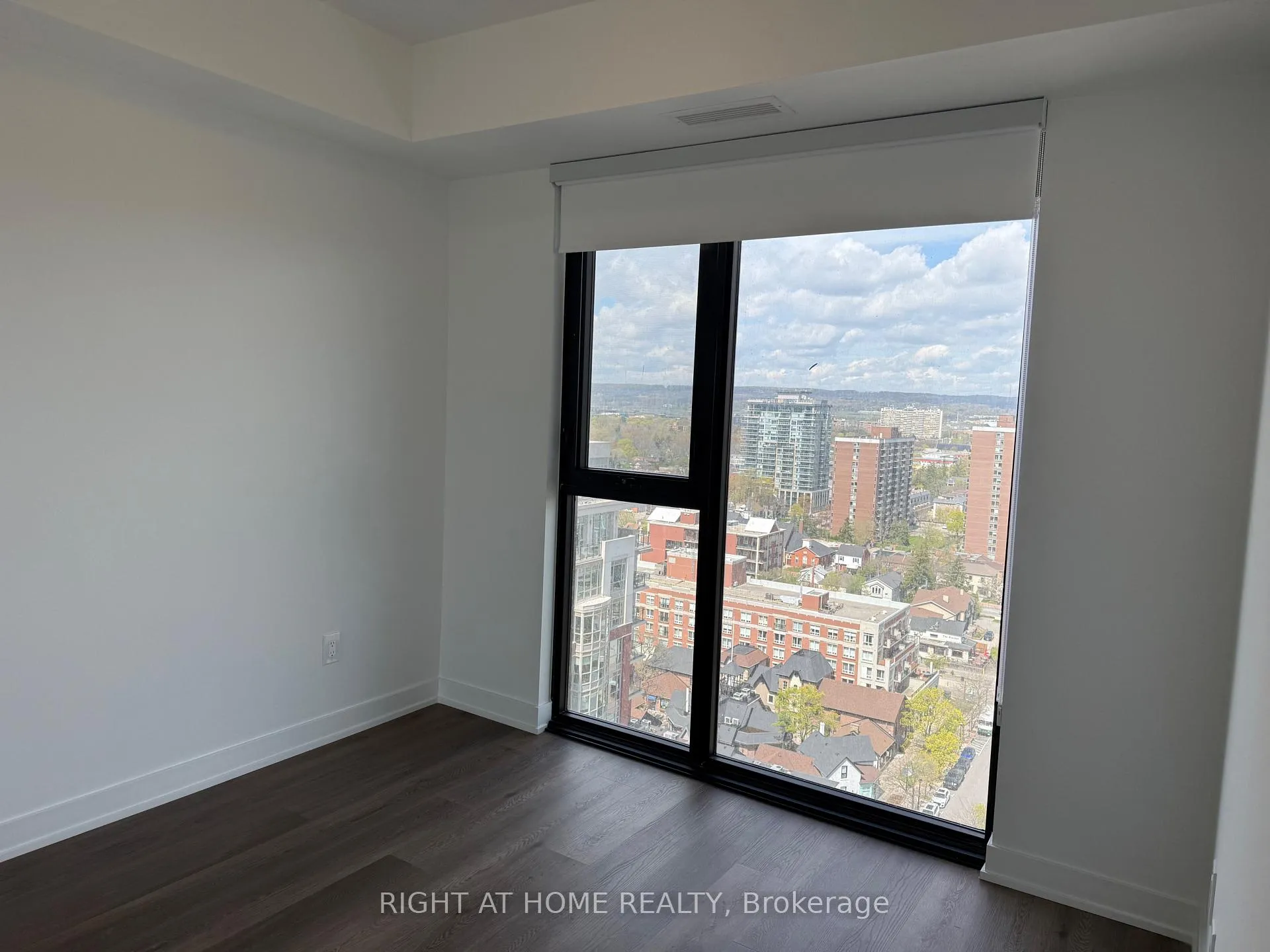 Photo 11 of Unit 1710, 2075 Lakeshore Road, Burlington, Brant — HOMEH