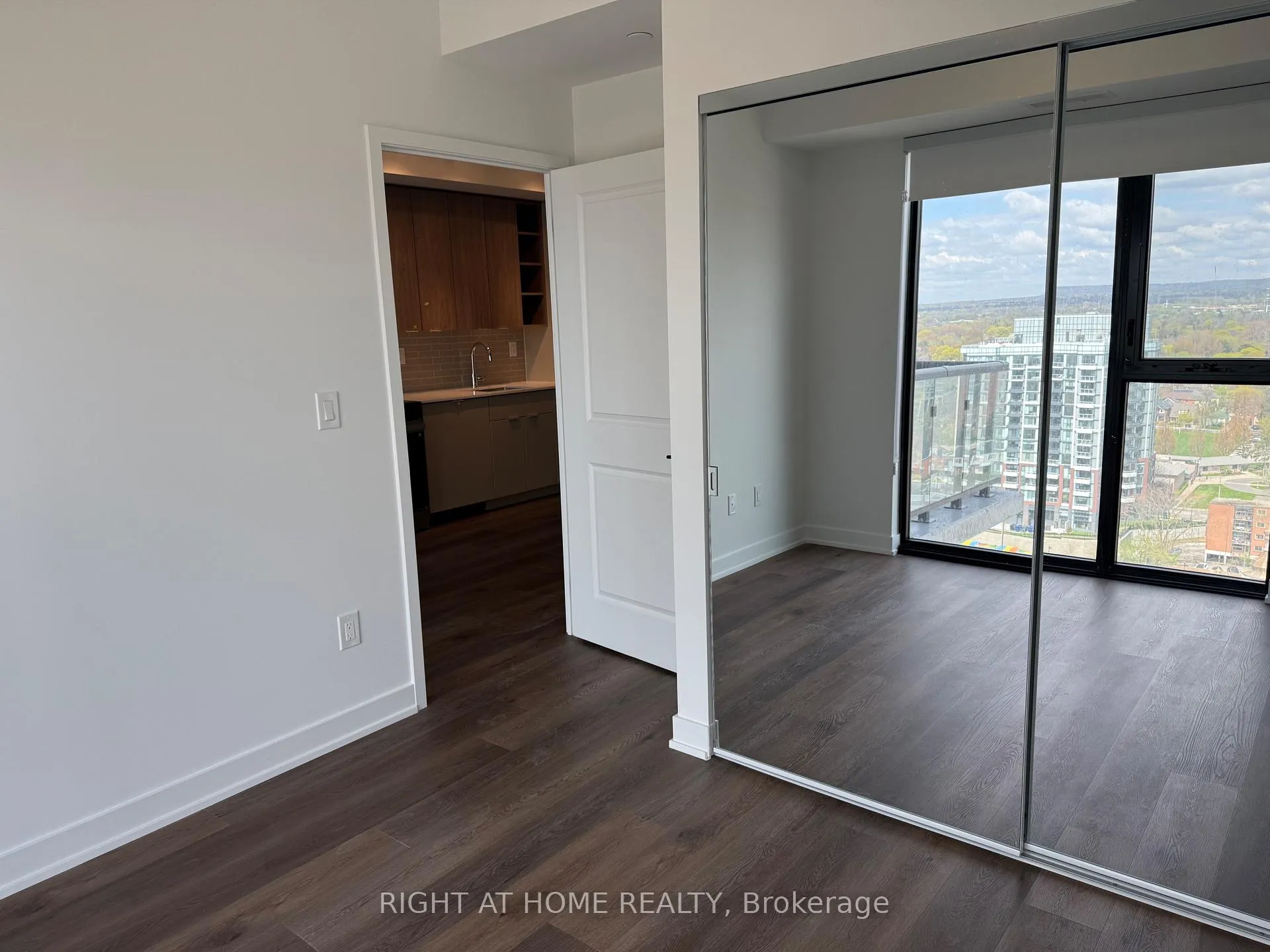 Photo 12 of Unit 1710, 2075 Lakeshore Road, Burlington, Brant — HOMEH