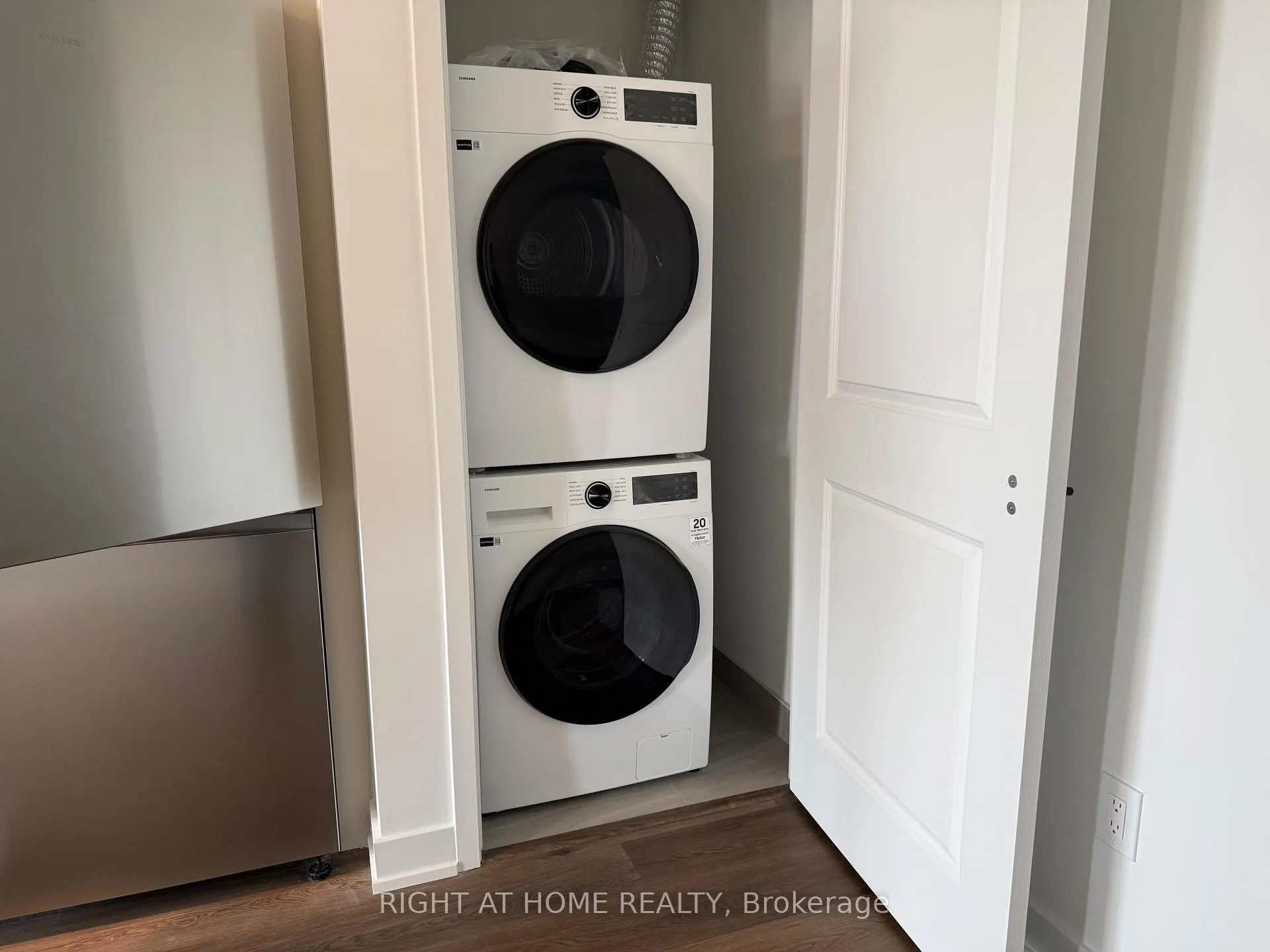 Photo 13 of Unit 1710, 2075 Lakeshore Road, Burlington, Brant — HOMEH