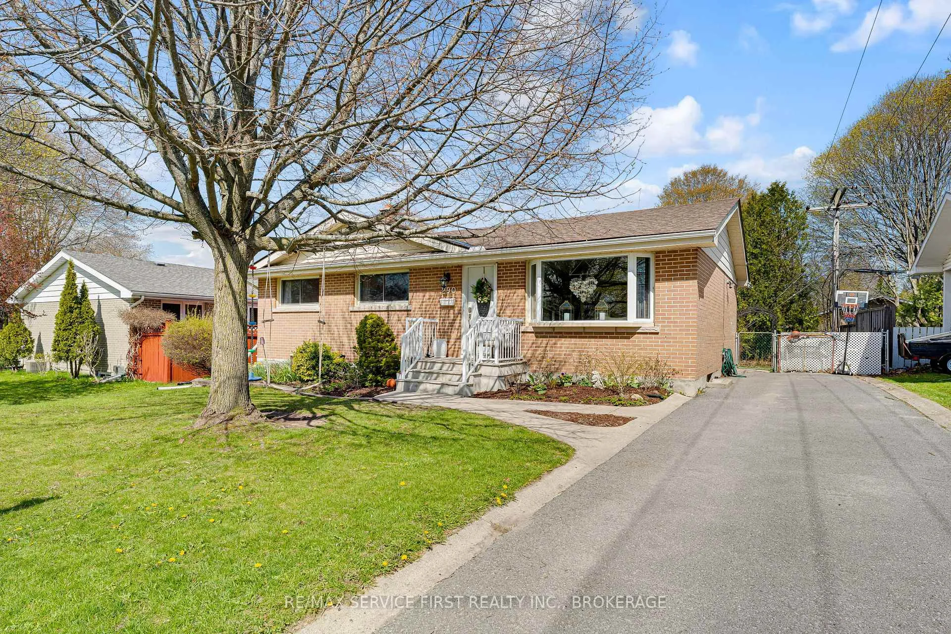 Photo 2 of 290 Glen Castle Road, Kingston, City Southwest — HOMEH