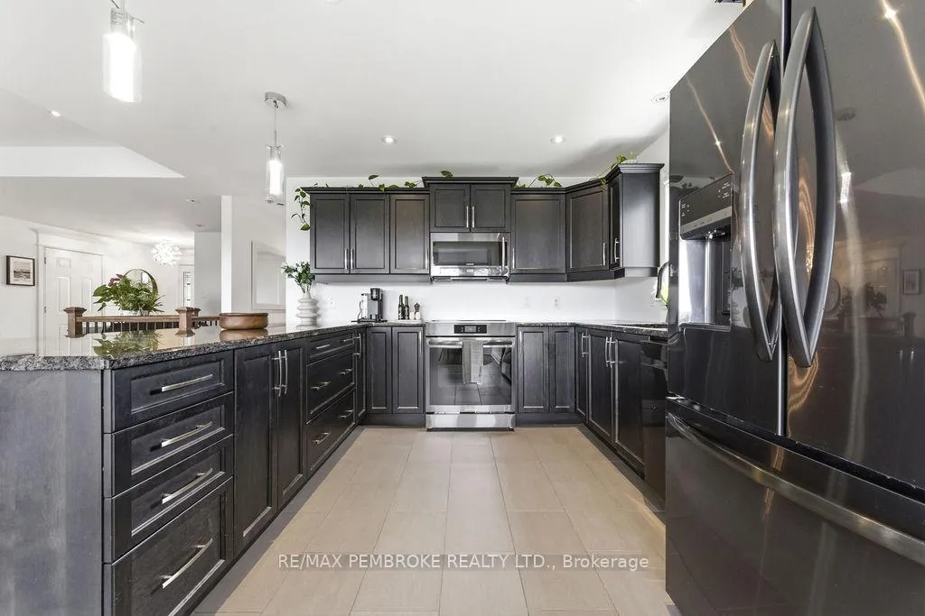 Photo 10 of 19 Nick Street, Petawawa — HOMEH