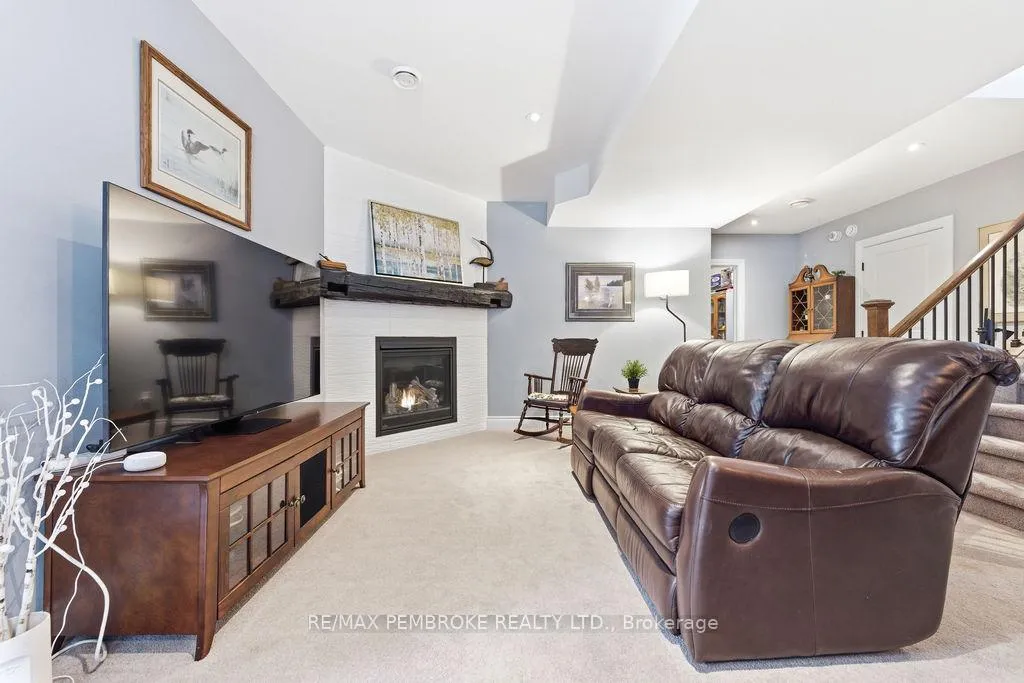 Photo 25 of 19 Nick Street, Petawawa — HOMEH