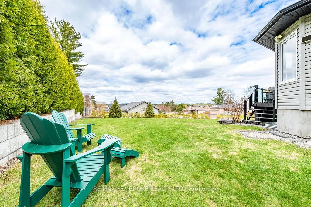 Photo 55 of 19 Nick Street, Petawawa — HOMEH