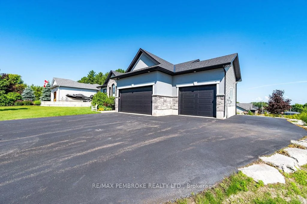 Photo 37 of 19 Nick Street, Petawawa — HOMEH