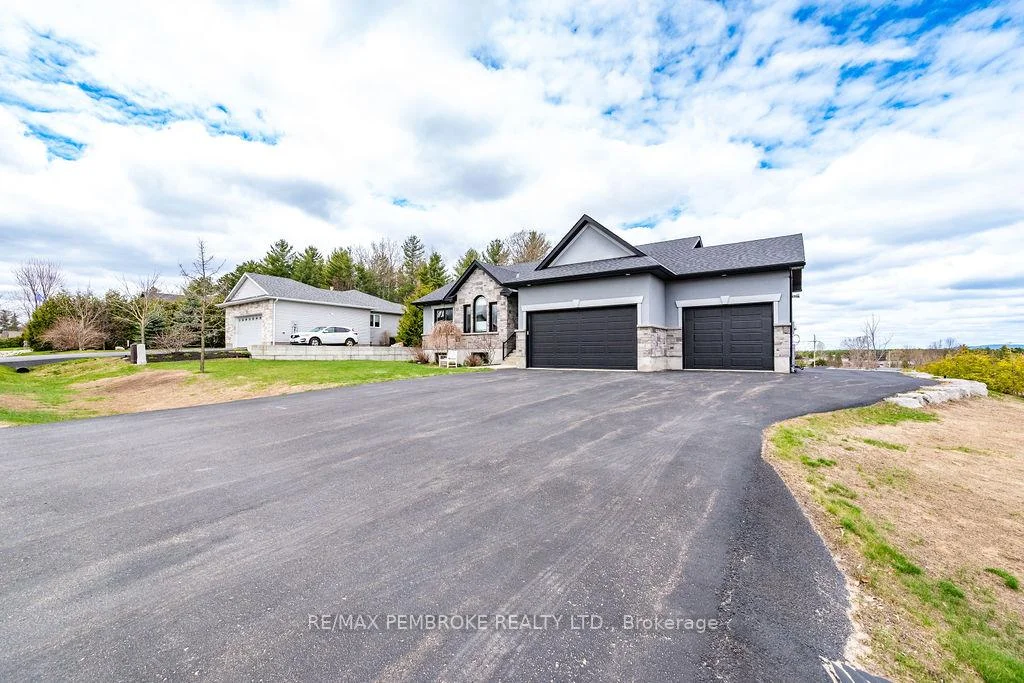 Photo 61 of 19 Nick Street, Petawawa — HOMEH