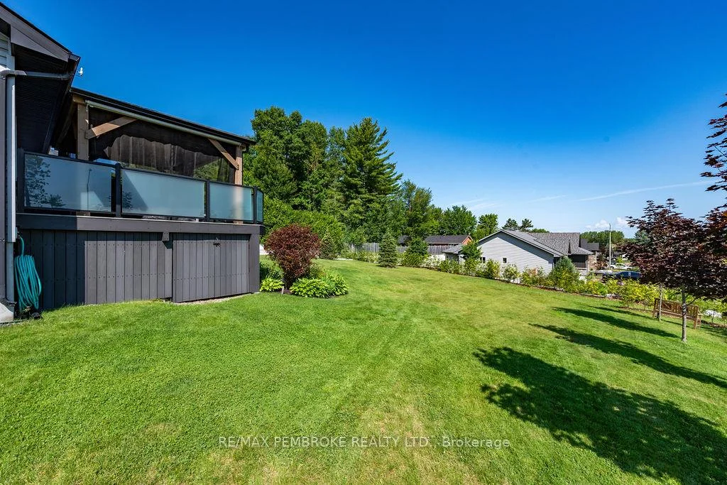 Photo 38 of 19 Nick Street, Petawawa — HOMEH