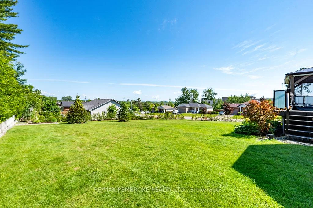 Photo 39 of 19 Nick Street, Petawawa — HOMEH