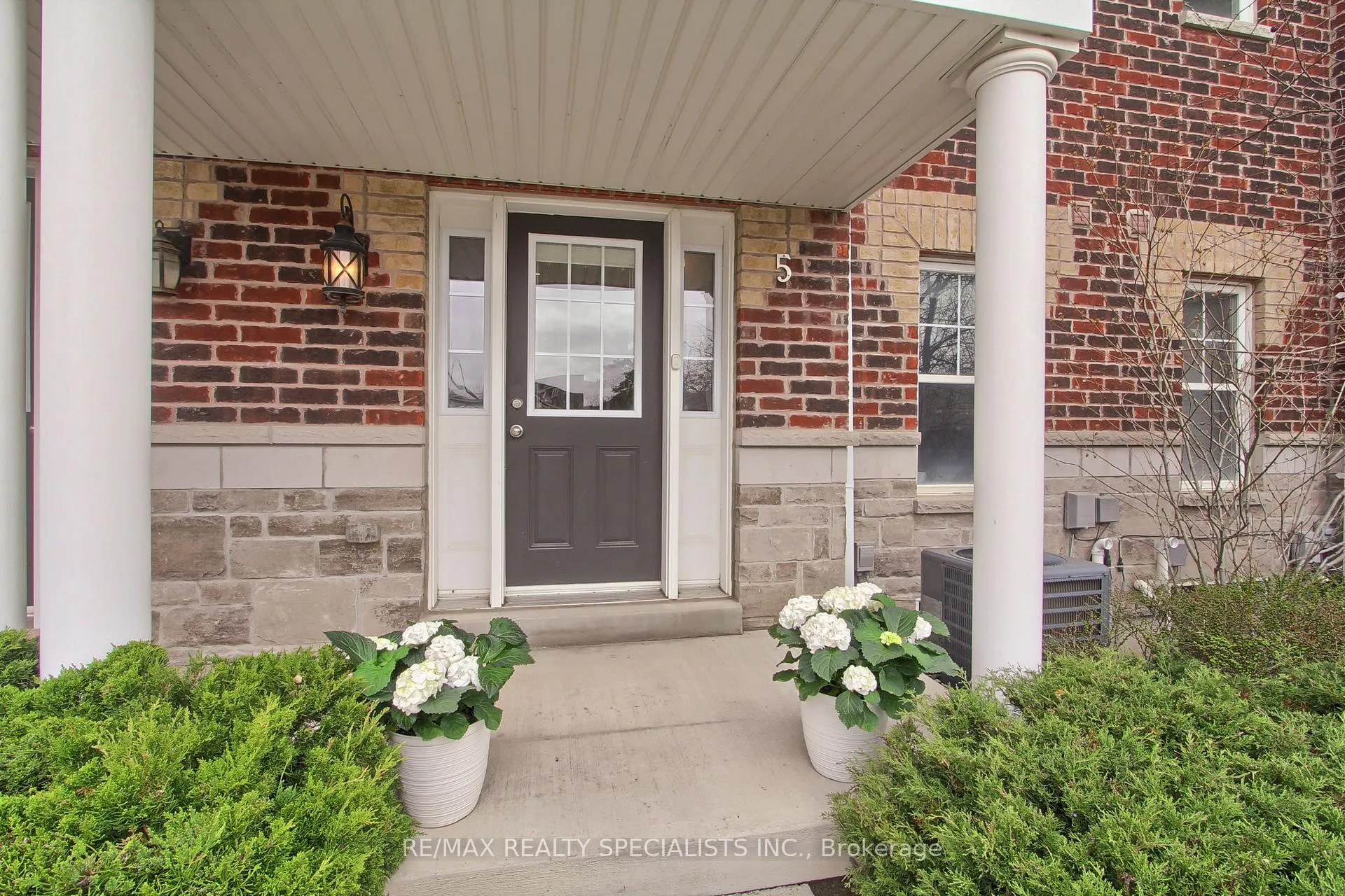 Photo 2 of Unit 5, 10 Porter Avenue W, Vaughan, West Woodbridge — HOMEH