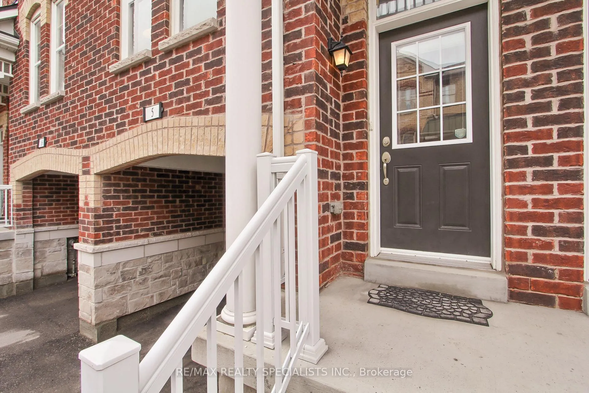 Photo 4 of Unit 5, 10 Porter Avenue W, Vaughan, West Woodbridge — HOMEH